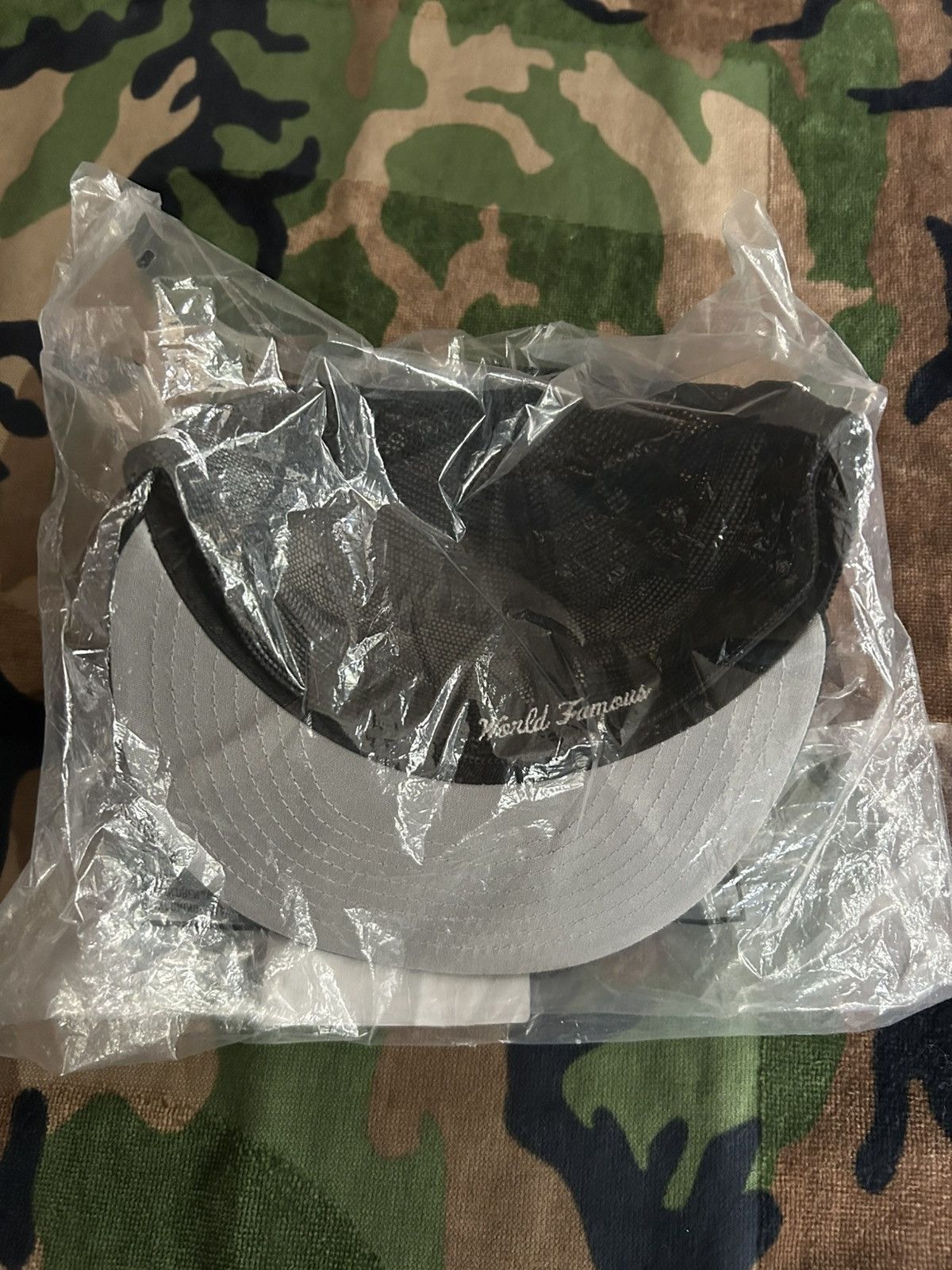 New Era × Supreme Supreme Mesh Crown New Era Fitted Hat Black 7 3/8 SS24 Size ONE SIZE - 8 Thumbnail