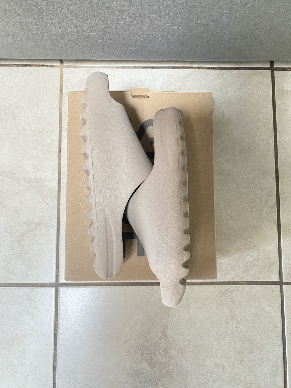 Adidas × Yeezy Yeezy Slides Pure Size US 9 / EU 42 - 4 Thumbnail