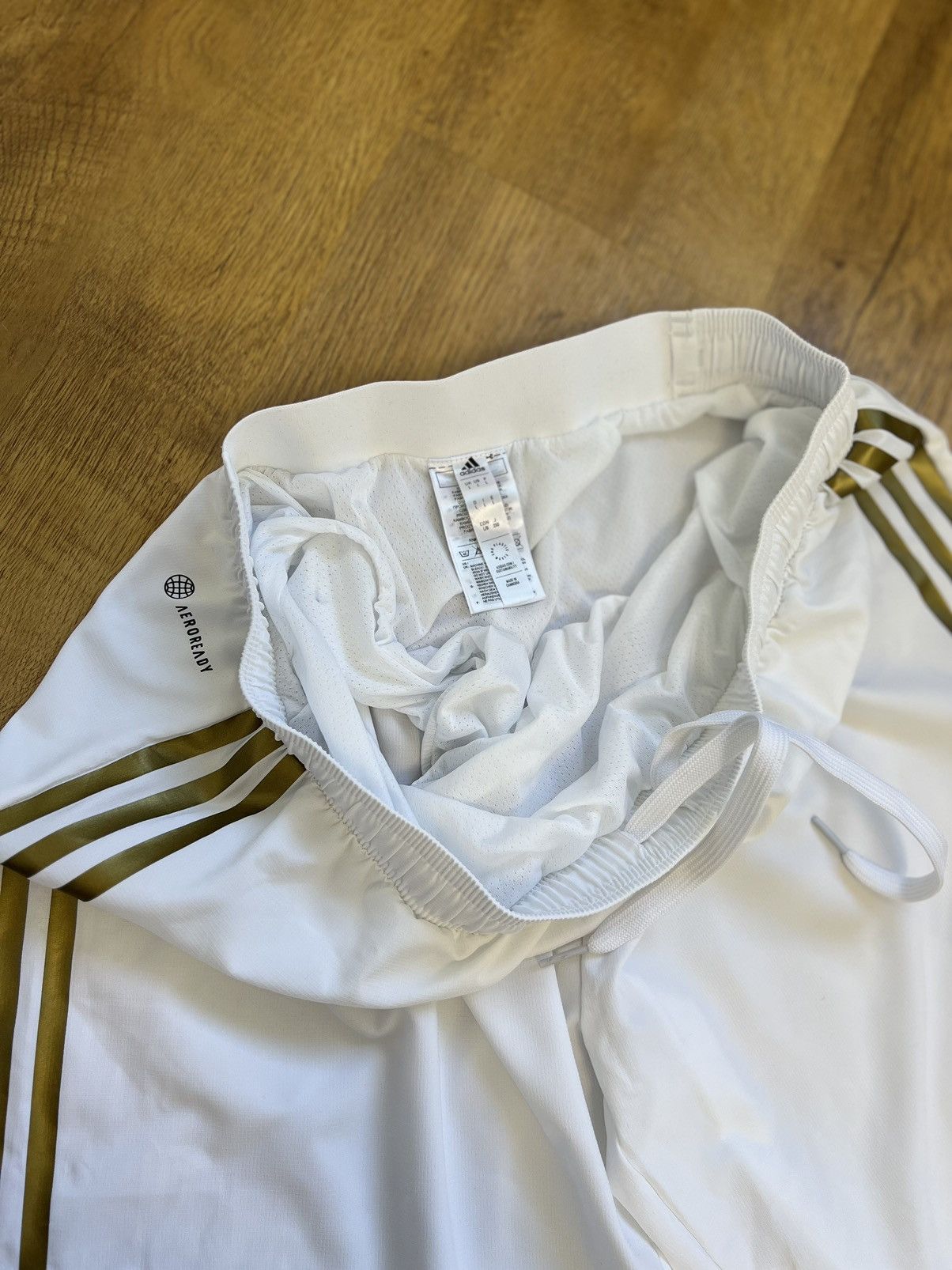 Adidas FC Bayern Munich 2022/23 White-Gold adidas Shorts Size US 33 - 4 Thumbnail