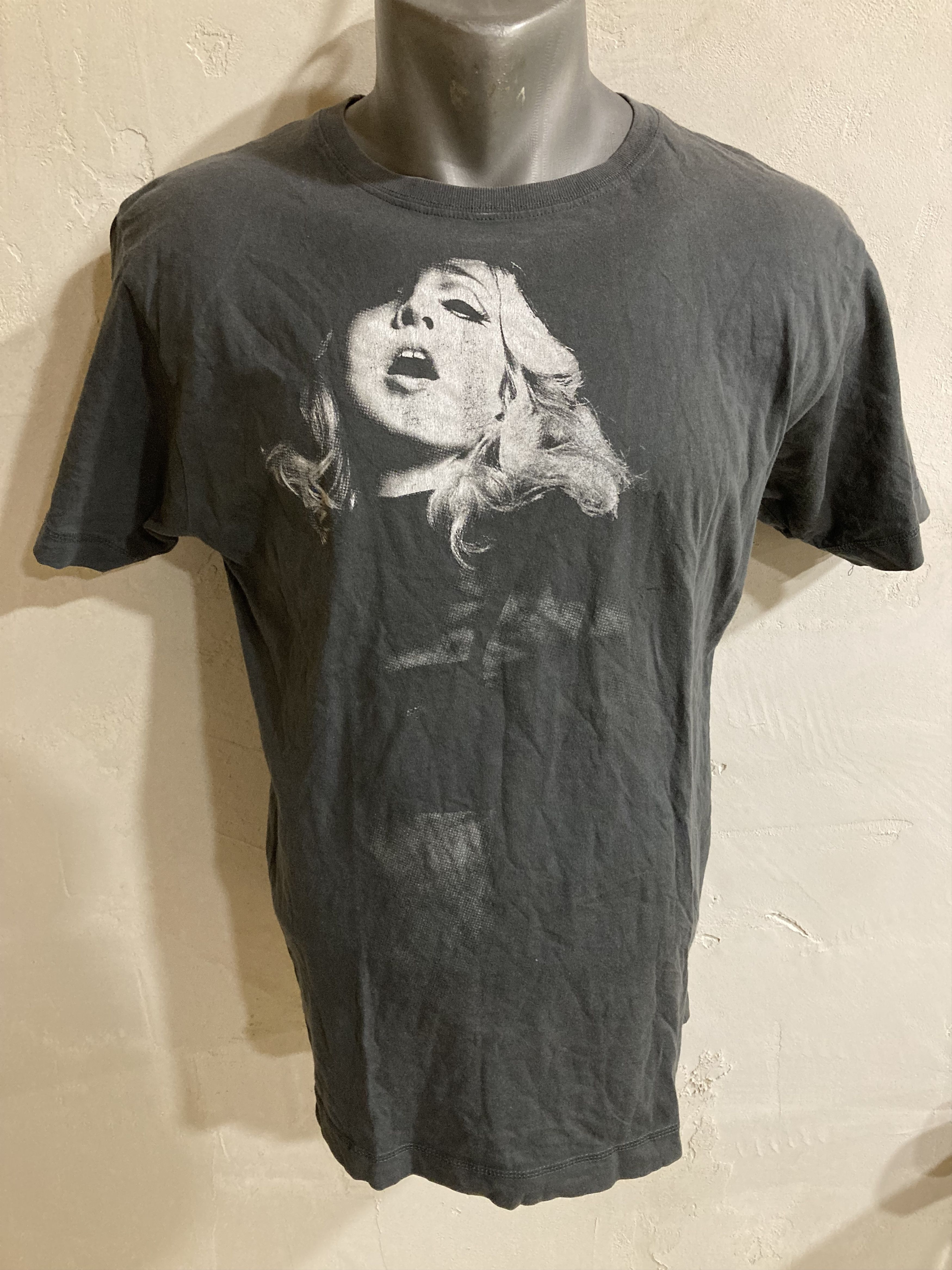 Band Tees Y2K Madonna Stick & Sweet World Tour 2008 Merch Shirt Size US L / EU 52-54 / 3 - 2 Thumbnail