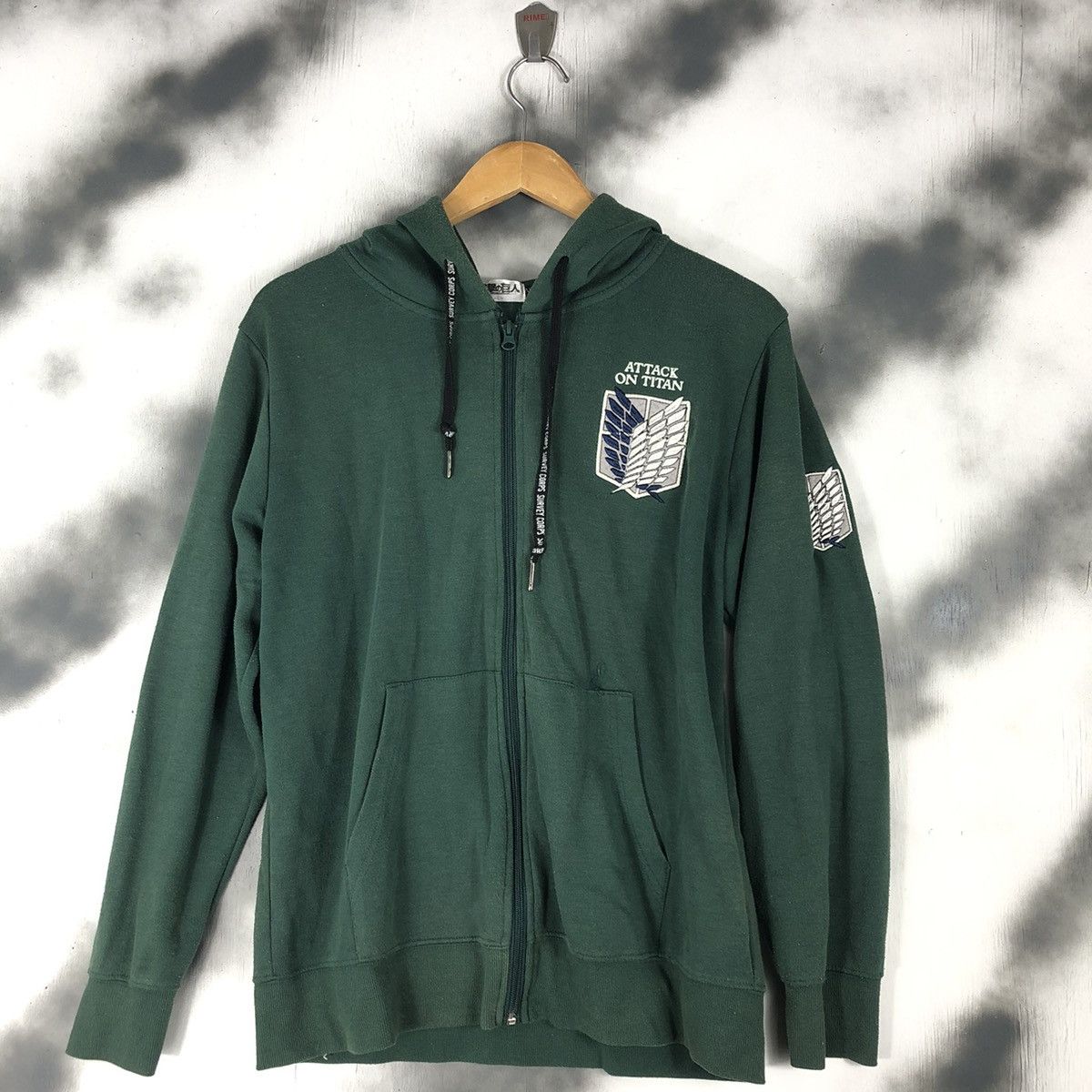 Anime × Japanese Brand ATACK ON TITAN EMBROIDERED LOGO HOODED Size US L / EU 52-54 / 3 - 4 Thumbnail