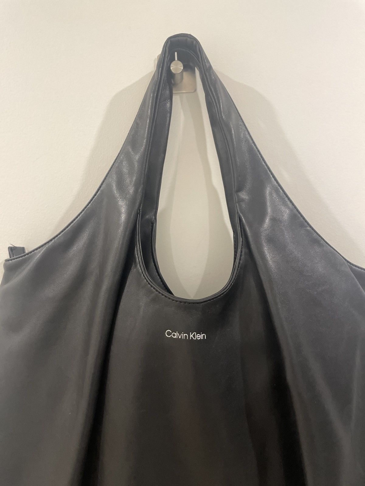 Calvin Klein Large Calvin Klein black cloud bag rare Size ONE SIZE - 4 Thumbnail