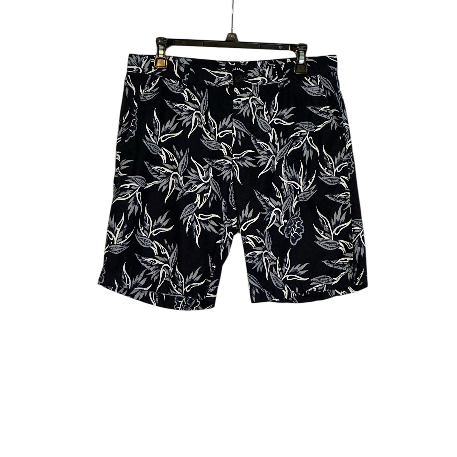 H&M H&M black white floral casual shorts size 32R Size US 32 / EU 48 - 10 Thumbnail