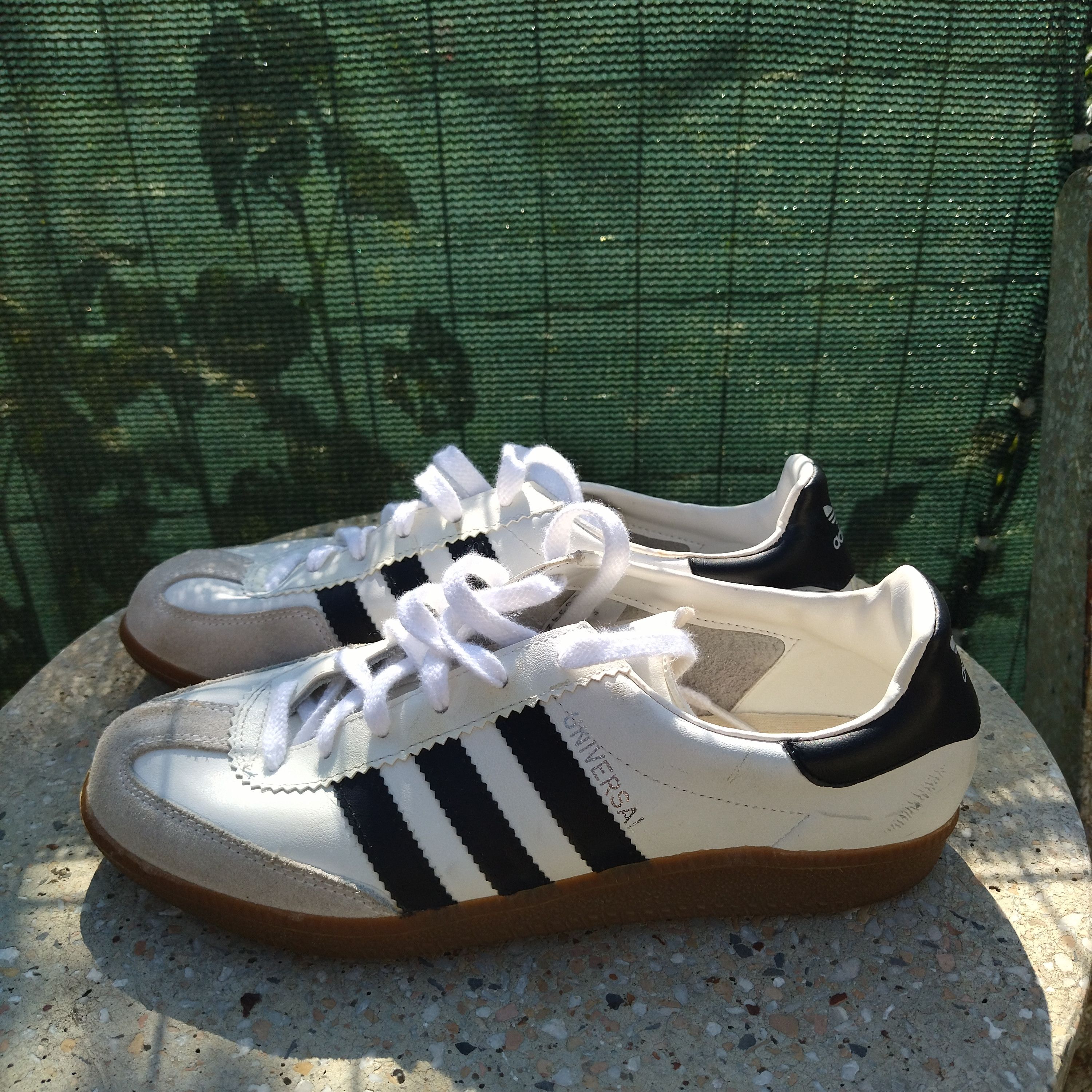 Adidas universal white hotsell