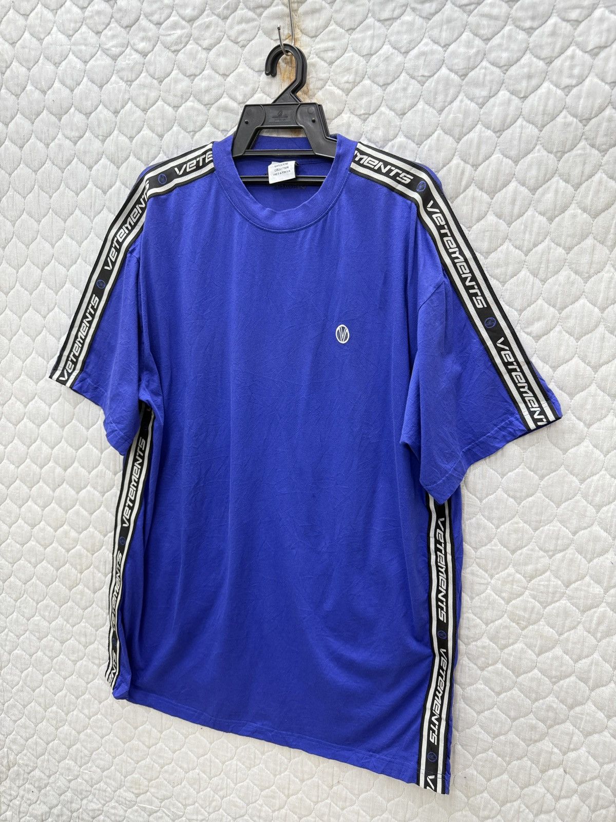 Vetements 🔥🔥💥💥STEALS VETEMENTS OVERSIZE ROYAL BLUE TAPE TEE Size US XS / EU 42 / 0 - 3 Thumbnail