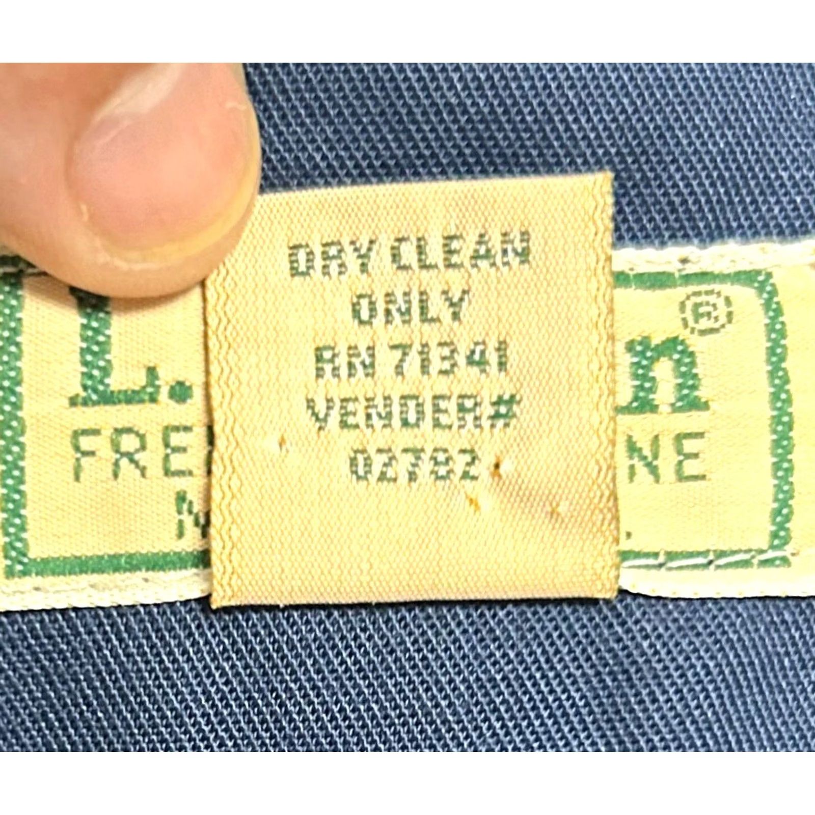 Vintage VINTAGE LLBean Navy Blue Blazer 14 Womens Single-Breasted 1-Button Notch Lapel Regular Fit 100% Rayon Made In USA 80s 90s Size XL / US 12-14 / IT 48-50 - 7 Thumbnail