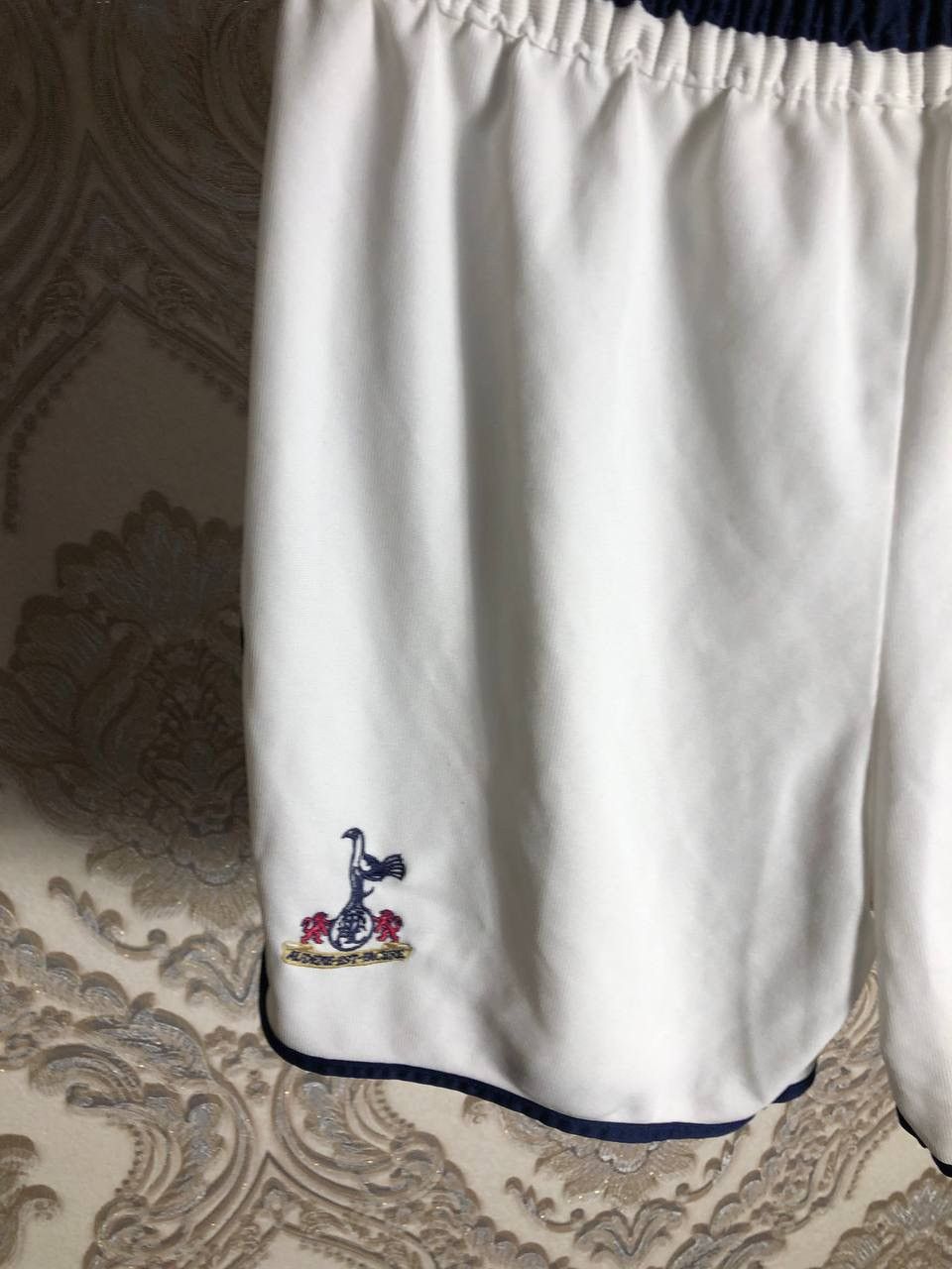 Adidas VINTAGE ADIDAS TOTTENHAM HOTSPUR ENGLAND SOCCER JERSEY 90s Size US S / EU 44-46 / 1 - 3 Thumbnail