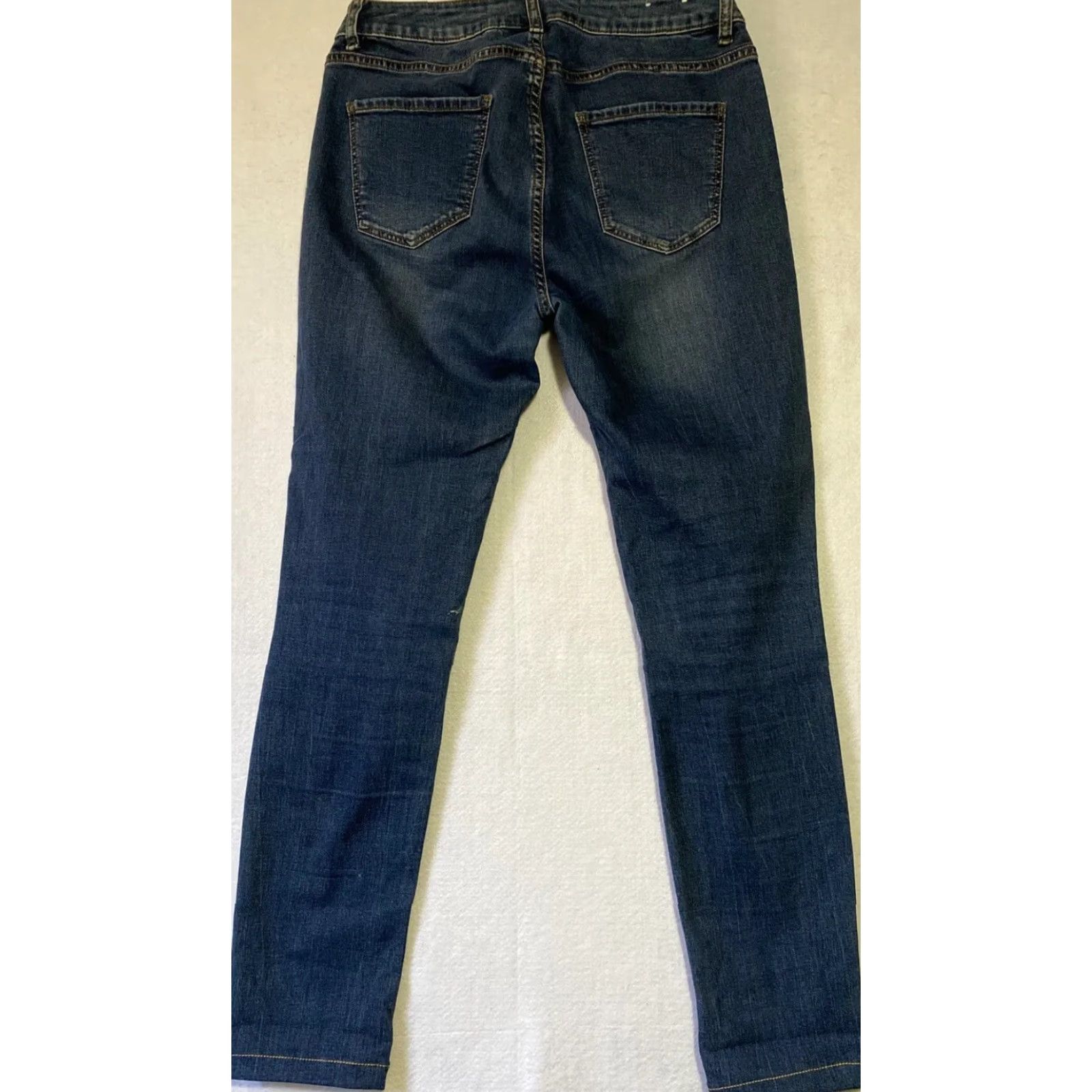 Vintage Skinny Jeans Women's Size 8 Denim Blue 27 Inseam 5-Pocket Zip Button Slim Mid Rise Stretch Cotton Blend Casual Modern 8 Regular Jeans Mens? Size 30" / US 8 / IT 44 - 8 Thumbnail