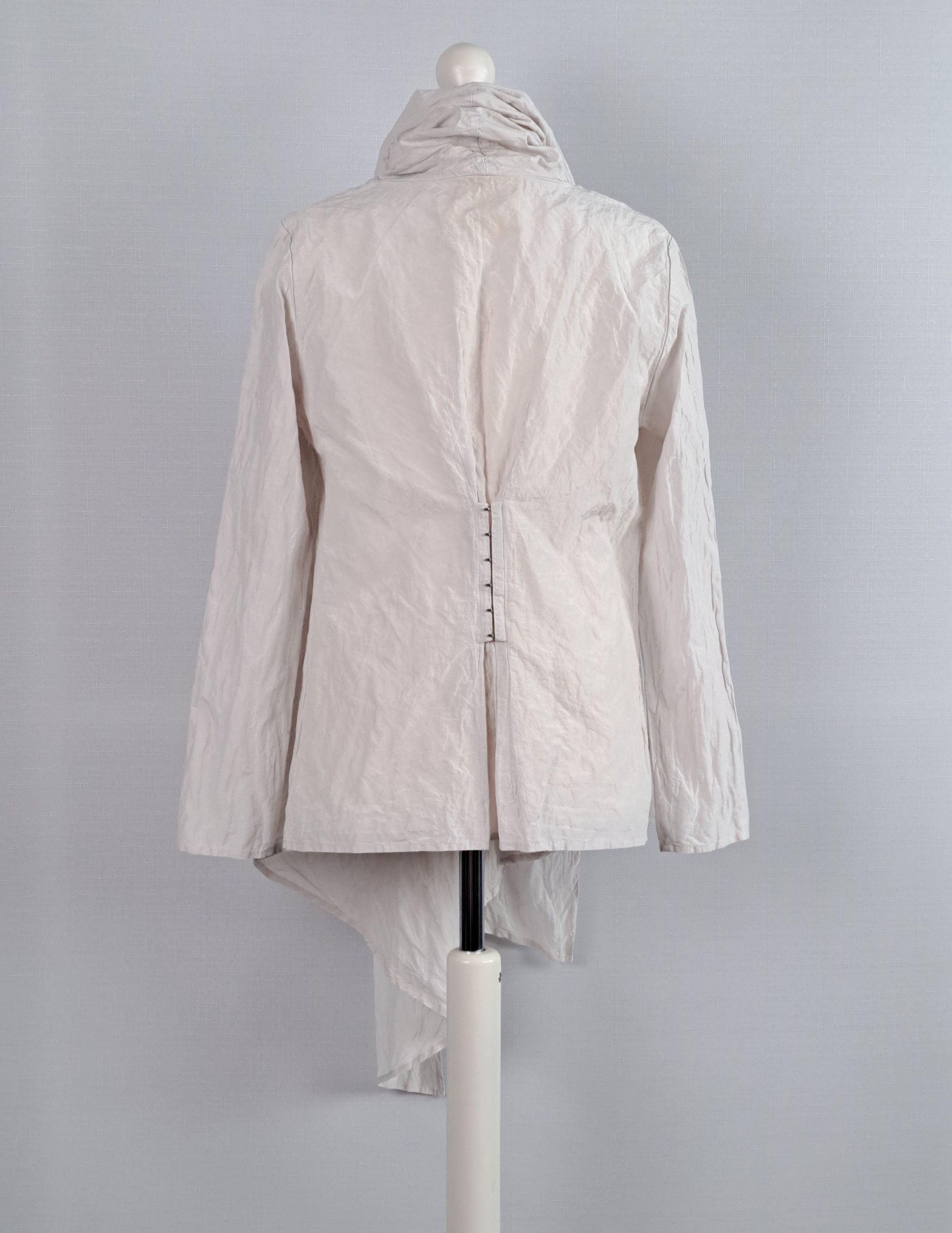Annette Gortz Annette Gortz chic avant-garde asymmetric shirt. Size 36 Size S / US 4 / IT 40 - 6 Thumbnail