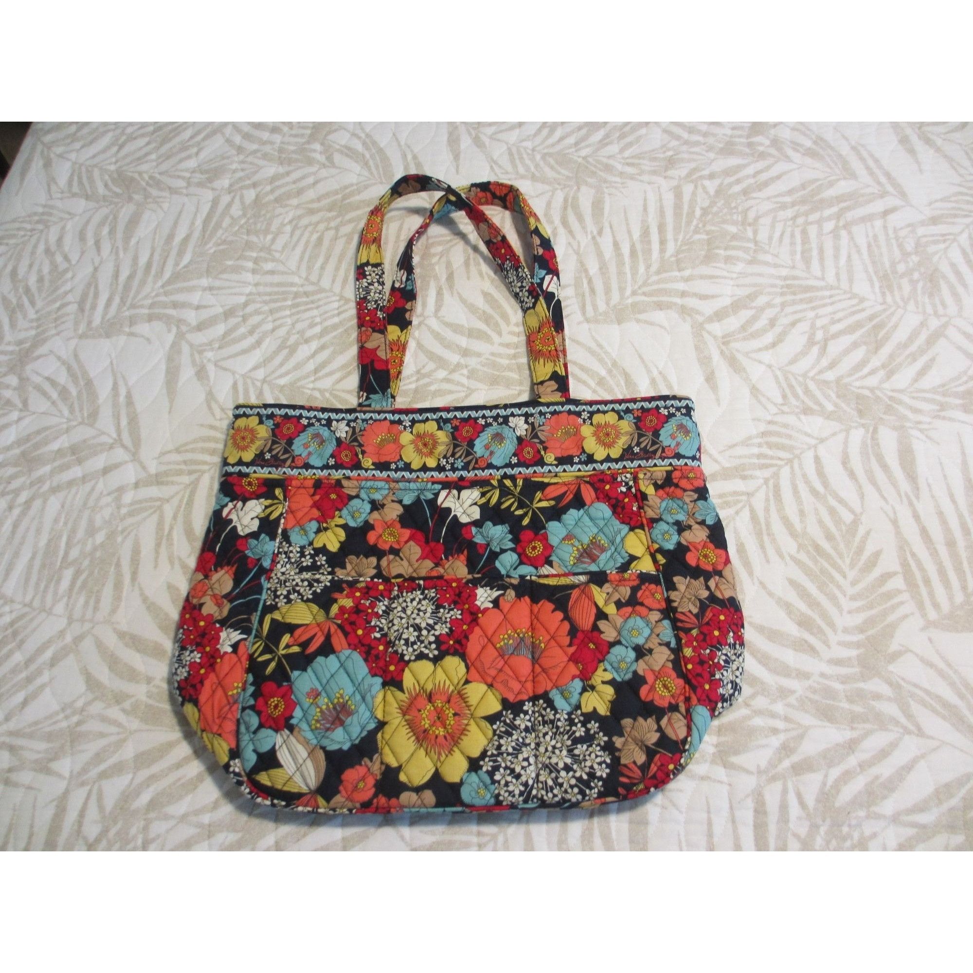Vera Bradley VERA BRADLEY HAPPY SNAILS LARGE FLORAL TOTE BAG MULTIPLE POC Size ONE SIZE - 4 Thumbnail