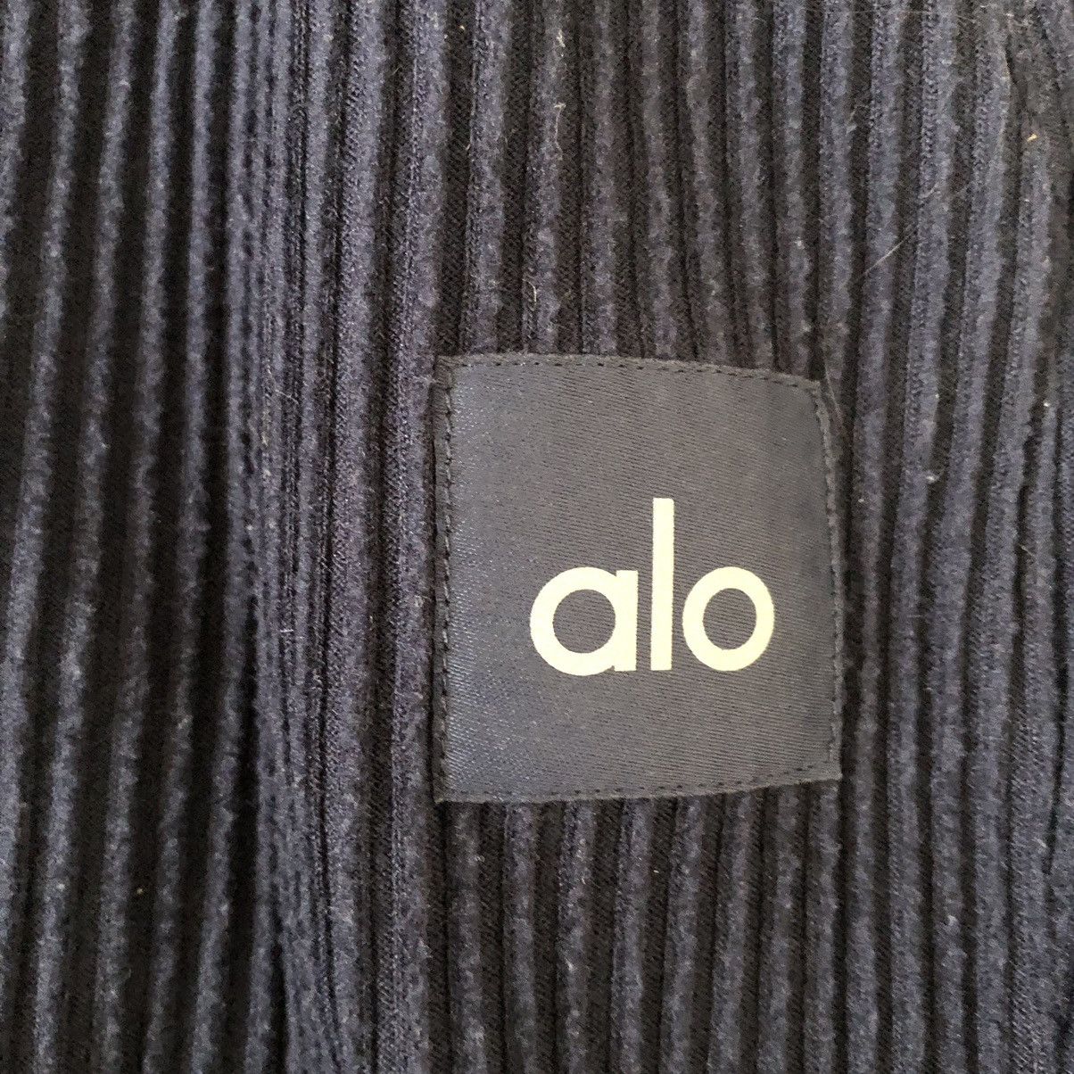Alo Yoga Alo Yoga Muse Sweatpant Navy M Size 27" / US 4 / IT 40 - 2 Thumbnail