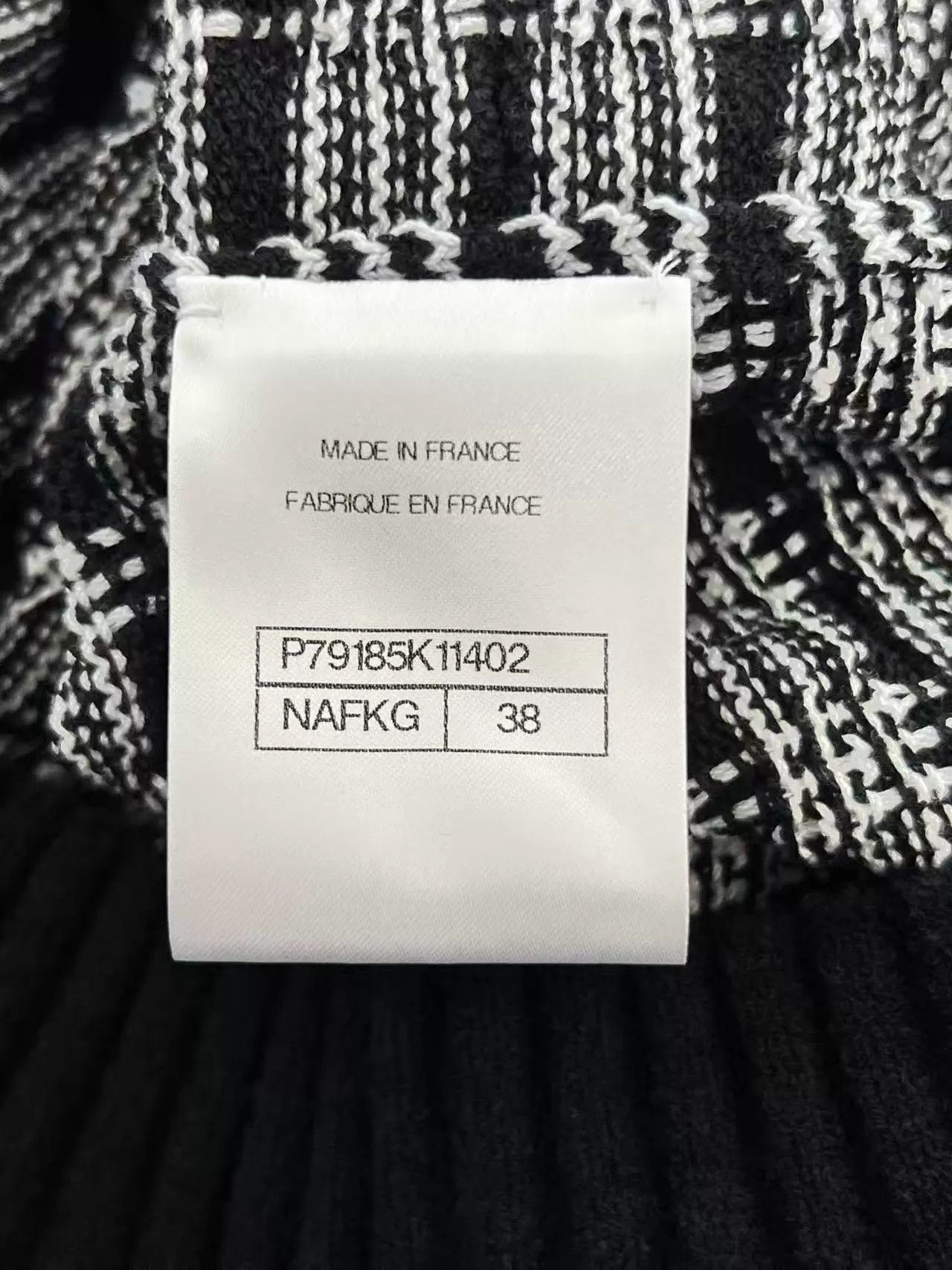 Chanel Chanel 25p Black & White Stripe Knit Cardigan Size 38 Size S / US 4 / IT 40 - 6 Thumbnail