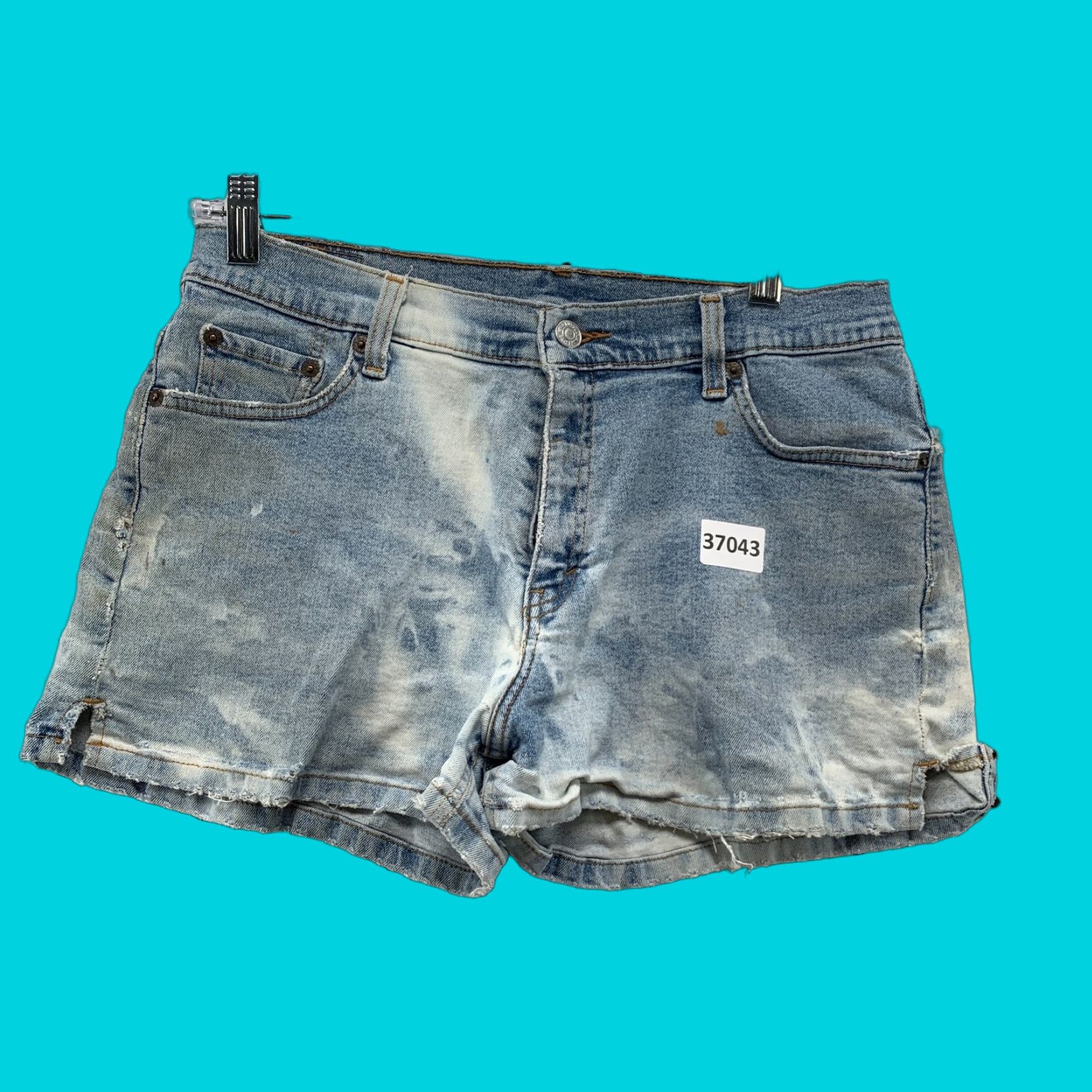 Levi's VINTAGE Levi's Denim Shorts Womens Size 13 Junior Light Wash Distressed 31x3 Fits Size 34" / US 12 / IT 48 - 1 Thumbnail