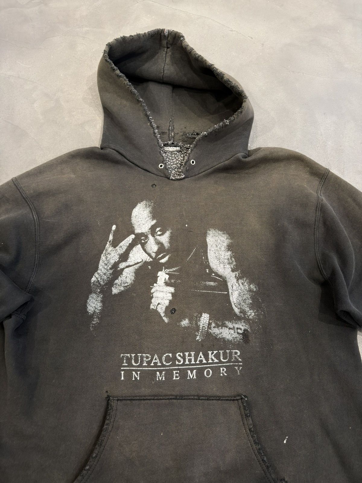 Rap Tees TUPAC SHAKUR VINTAGE THRASHED HOODIE 90s 00s RAP USA MEMORY Size US L / EU 52-54 / 3 - 2 Thumbnail