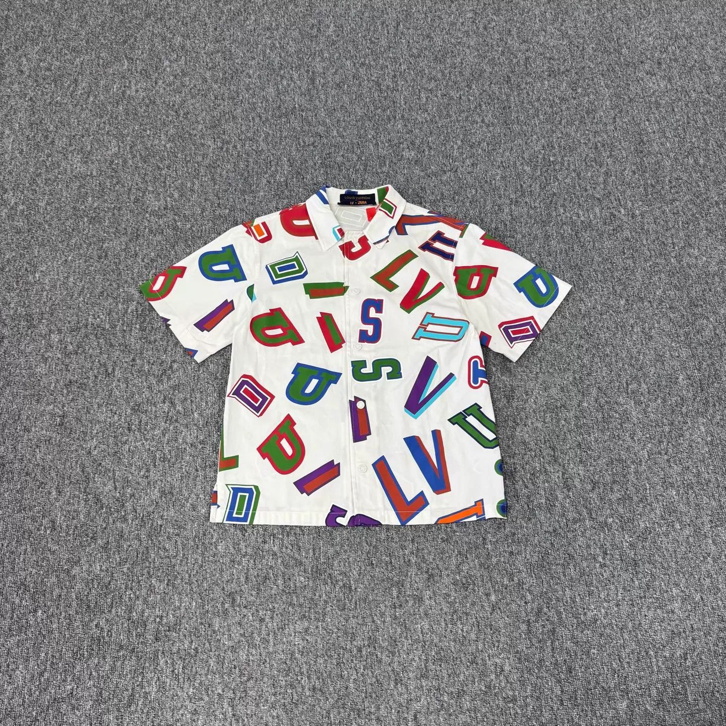 Louis Vuitton LV x NBA Colorful Letter Logo SS Shirt XS 99 new Size US XS / EU 42 / 0 - 1 Thumbnail