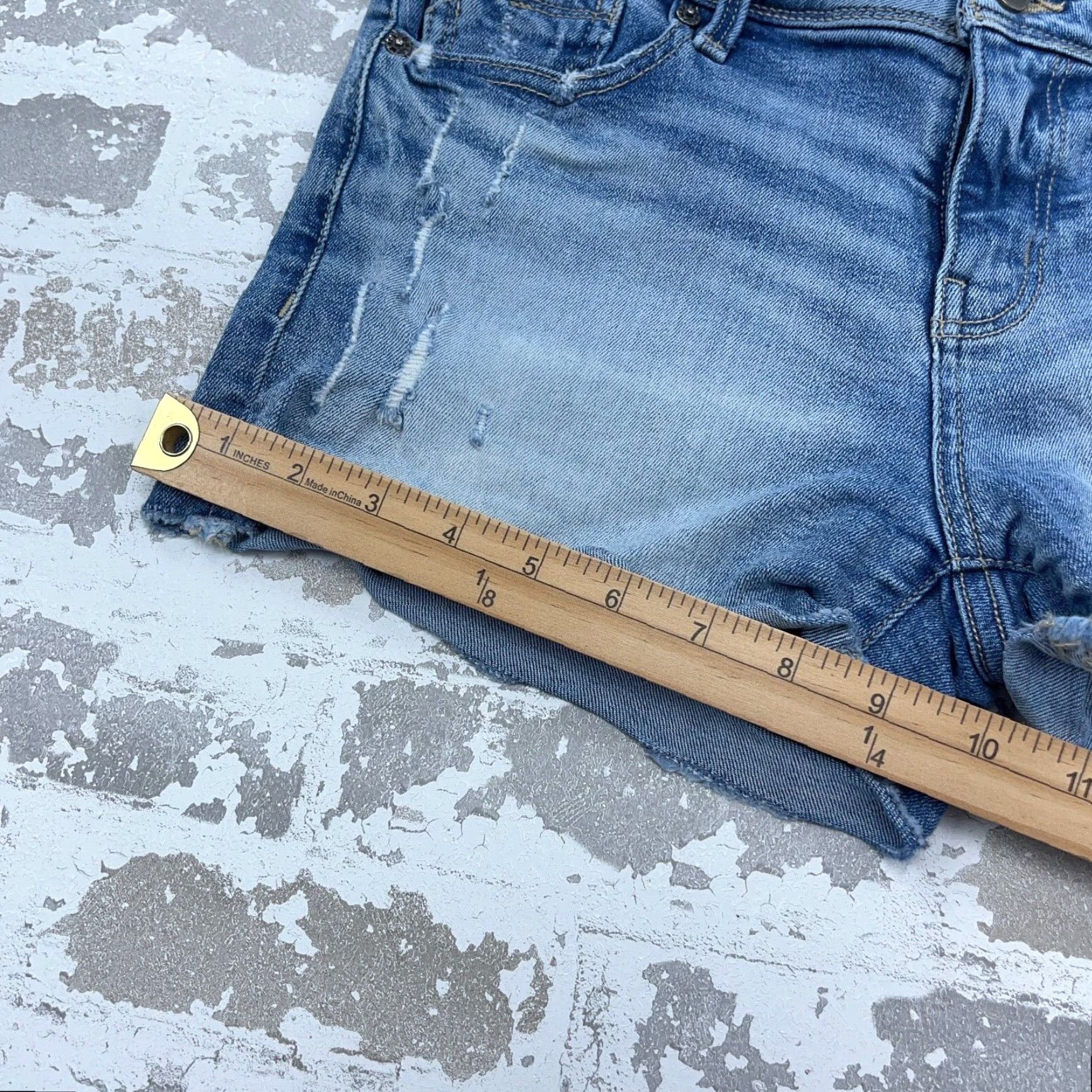 Buckle Black Buckle Black Shorts Women 27 Cut Off Jean Jorts Frayed Faded Stretch Ladies Blue Denim 3 in Inseam 5-Pocket Design Size 27" / US 4 / IT 40 - 7 Thumbnail