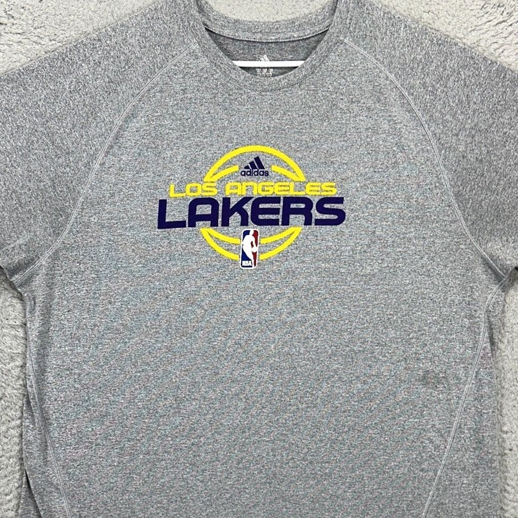 Adidas adidas Los Angeles Lakers T-Shirt Men 2XL Grey Short Sleeve Crew Neck Shirt Size US XXL / EU 58 / 5 - 2 Thumbnail