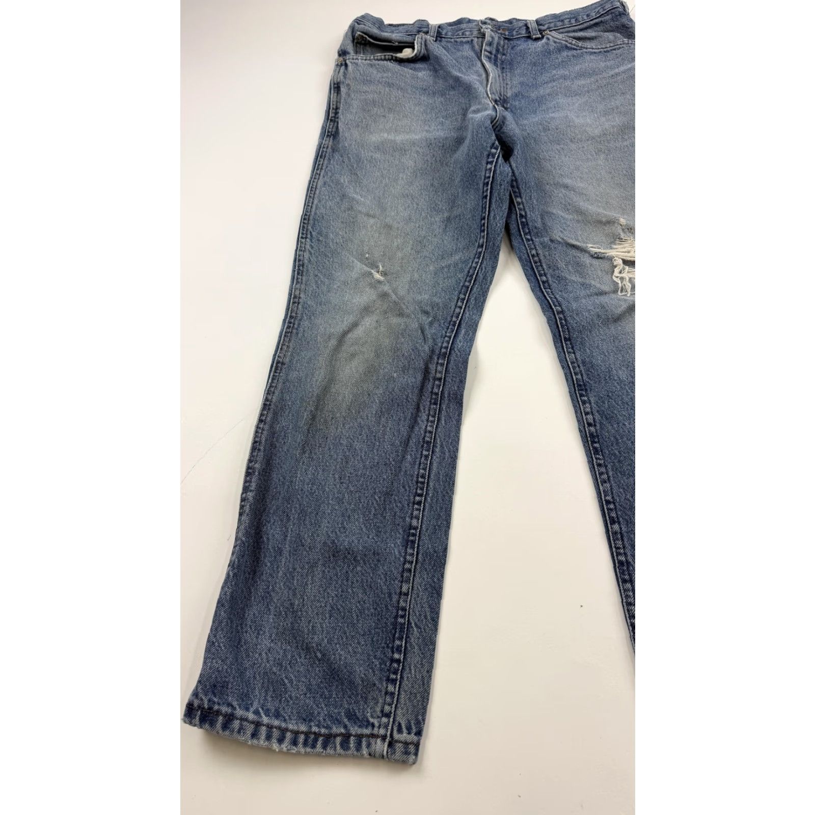 Lee Vintage Lee Jeans Mens 33x30 Blue Distressed Straight Denim 5 Pocket Made in USA Jeans Men 33 30 Blue Distressed Straight Denim 5 Pocket Made in USA Size US 33 - 3 Thumbnail