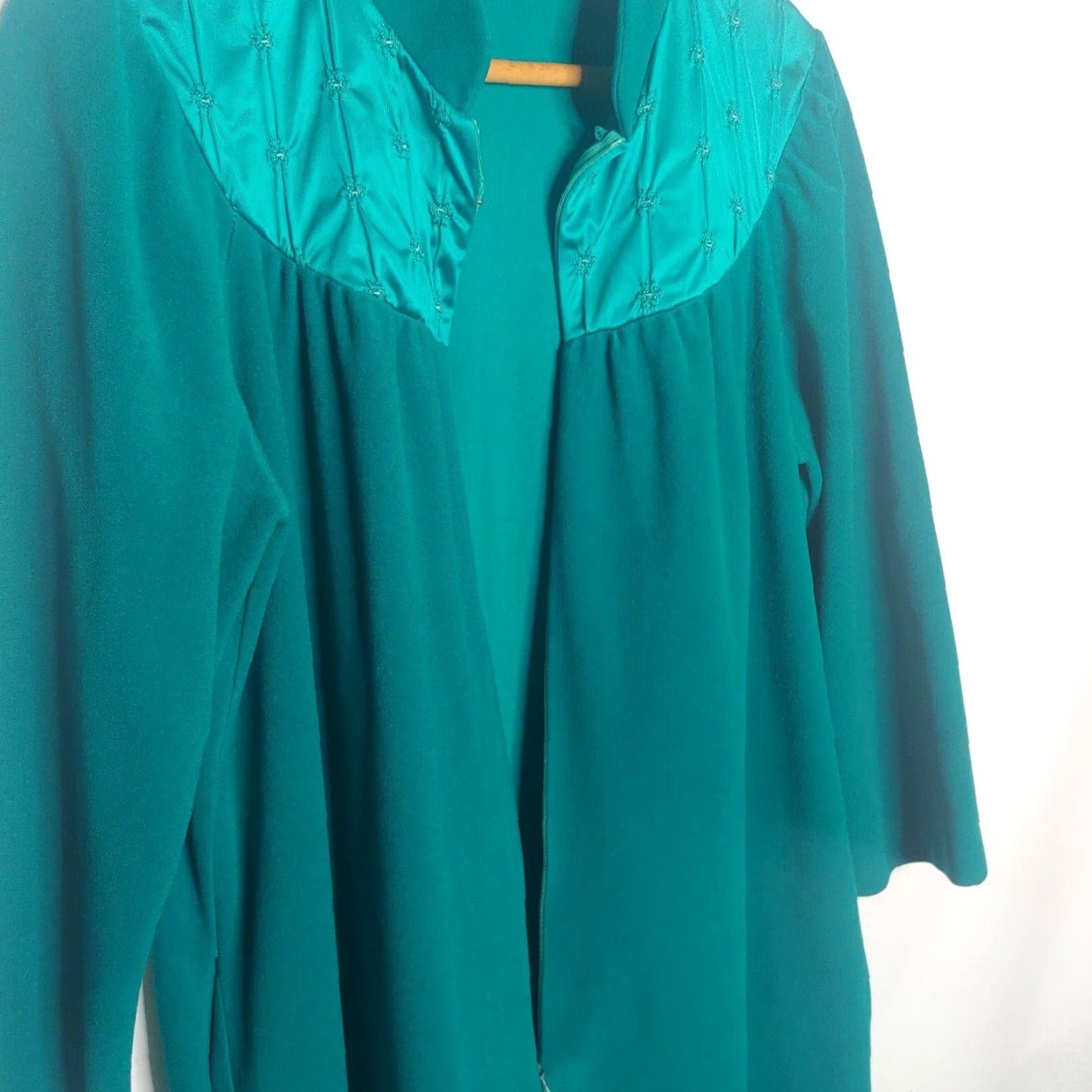 Vintage VINTAGE Vanity Fair Housecoat Robe Large Long Teal Velour Satin Floral Zip Gown Size ONE SIZE - 3 Thumbnail