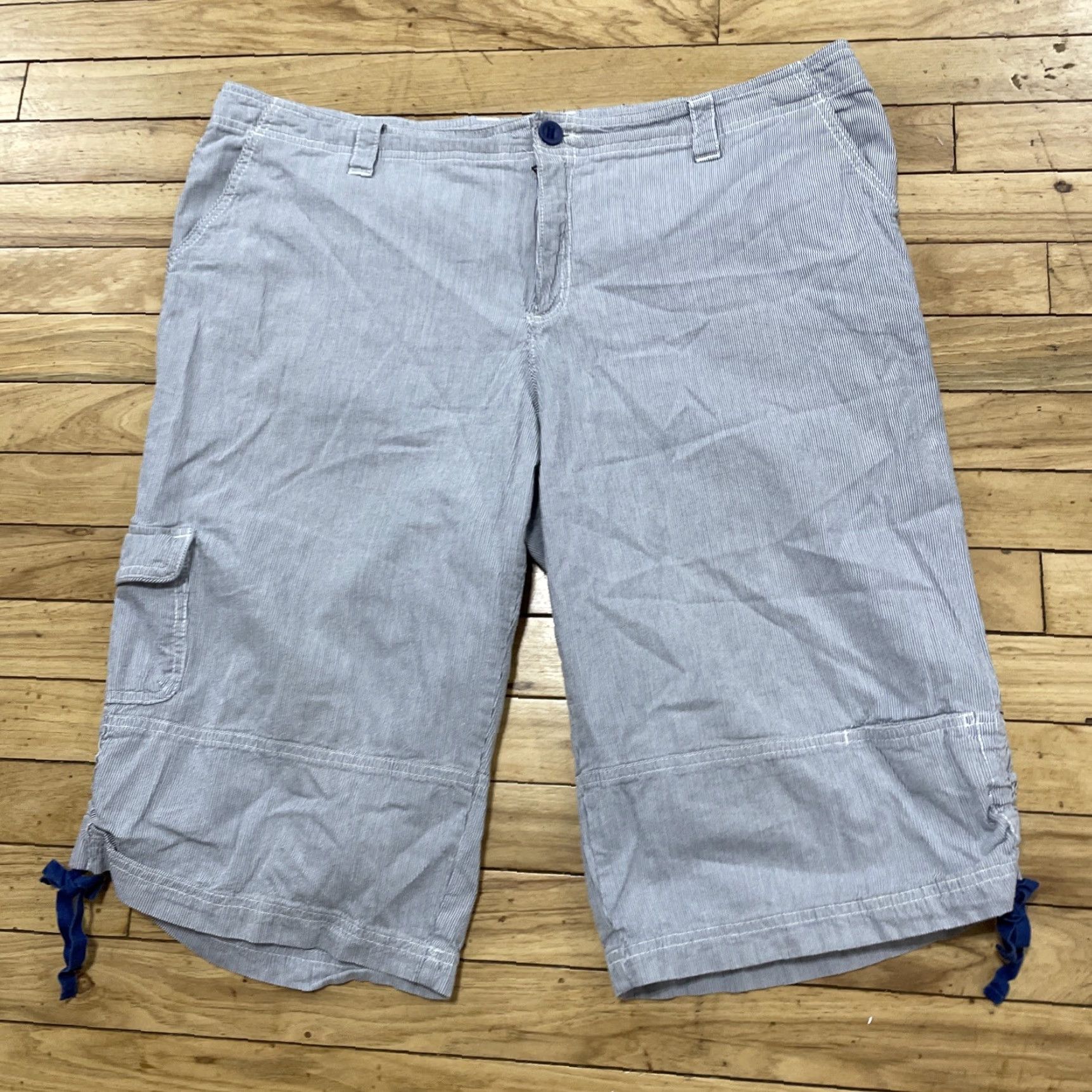 Eddie Bauer VINTAGE Eddie Bauer Bermuda Shorts Women 18 40x15 Blue White Yacht Old Money Striped Bermuda Shorts Womens 18 Blue White Preppy Old Money Size 40" / US 18 - 2 Thumbnail