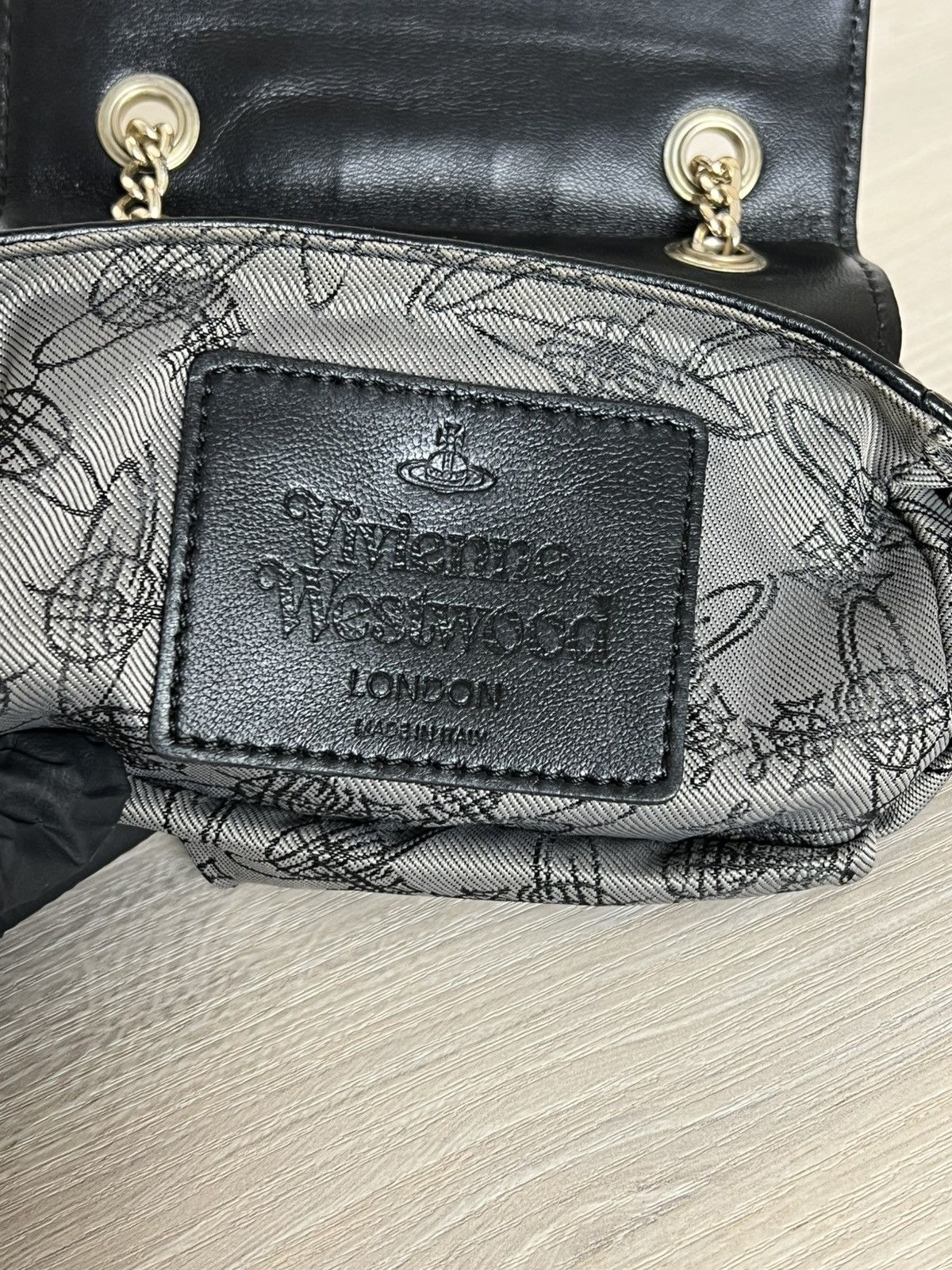 Vivienne Westwood small Saffiano crossbody bag with gold orb and chain Size ONE SIZE - 11 Thumbnail