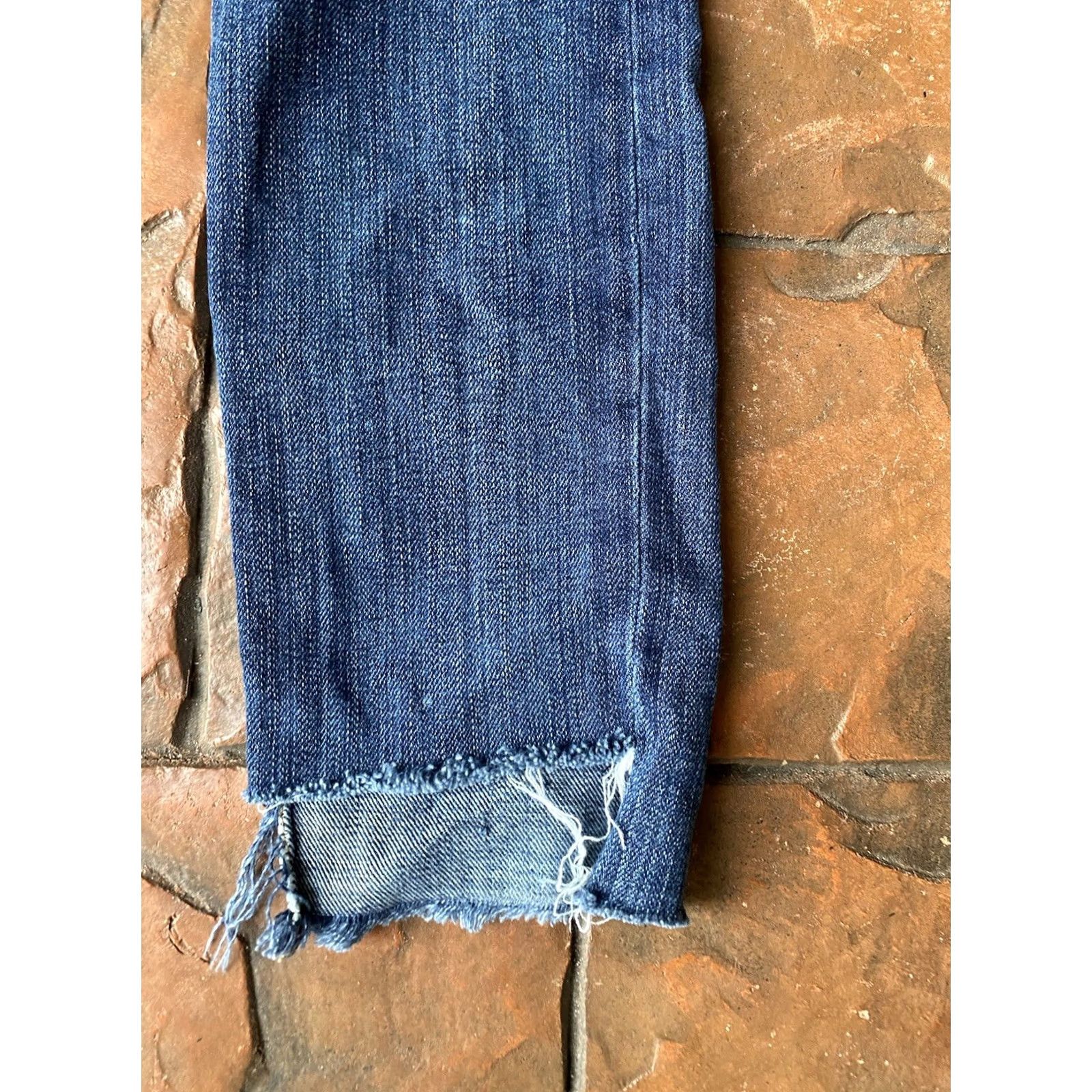 Vintage Current/Elliott Skinny Jeans Womens 24 Blue Distressed Low Rise 5-Pocket Denim Slim 28 Inseam Medium Wash Size 42" / US 20 - 5 Thumbnail