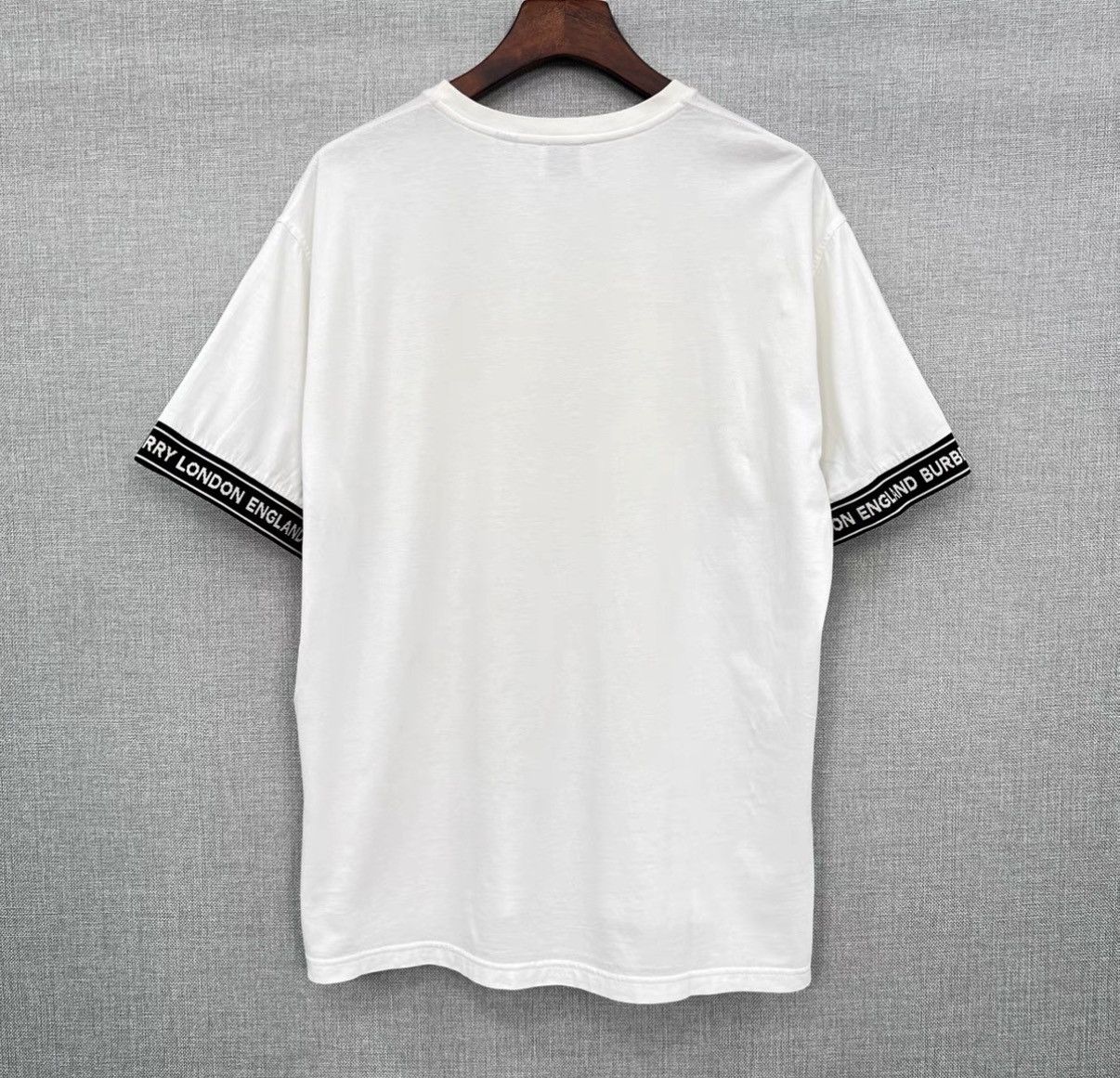 Burberry Burberry White Short Sleeve T-Shirt with Sleeve Logo Size US M / EU 48-50 / 2 - 2 Thumbnail