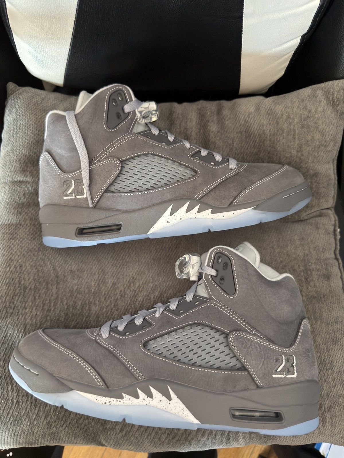 Nike Air Jordan 5 Wolf Grey Size US 10 / EU 43 - 1 Thumbnail
