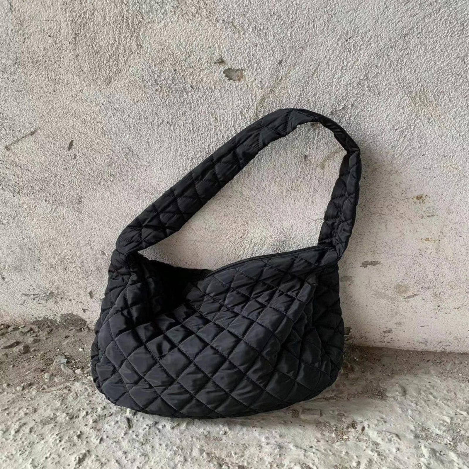 Vintage Black Quilted Shoulder Bag Size ONE SIZE - 1 Thumbnail