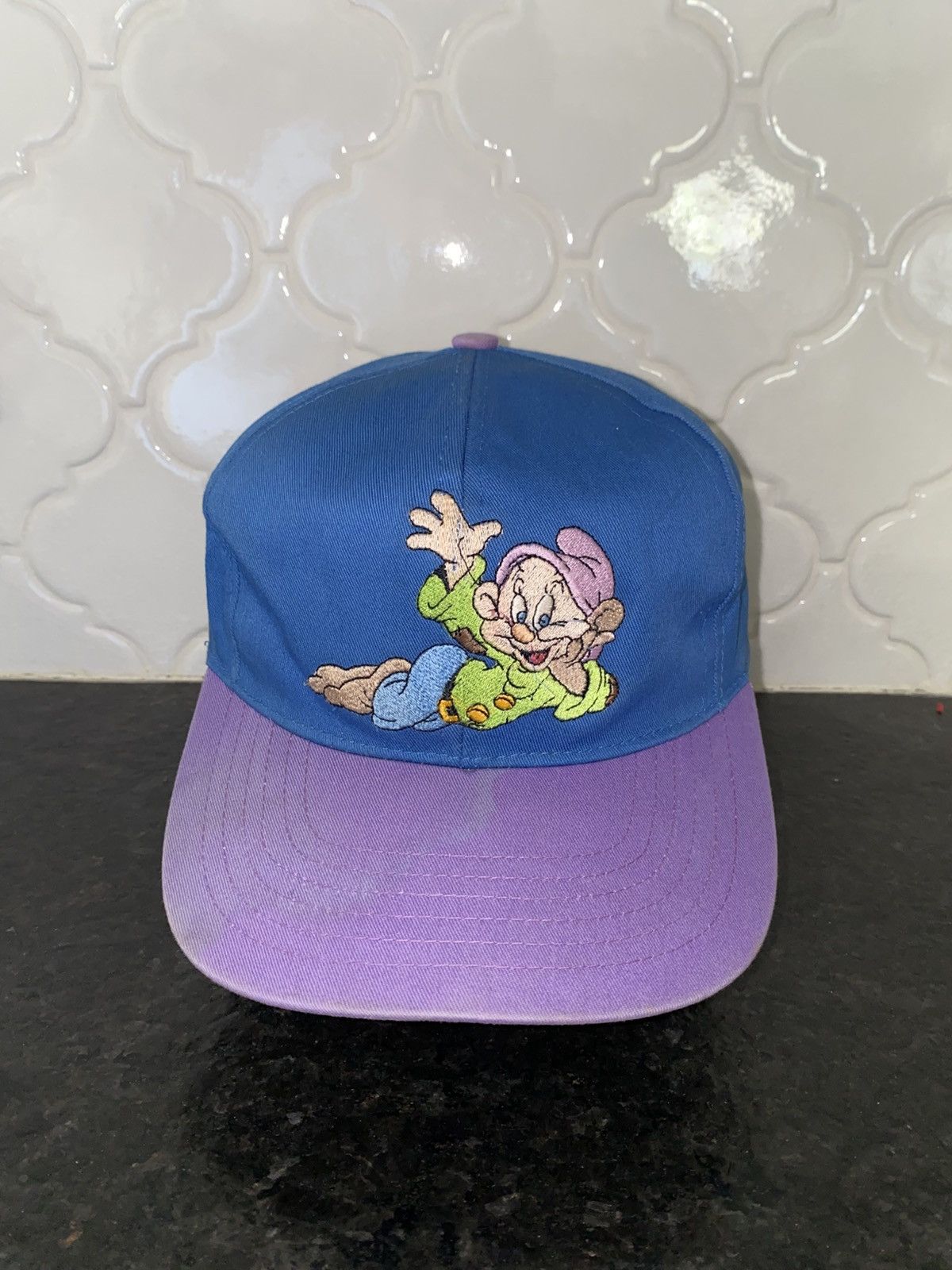 Disney Vintage 90s Disney snow white Dopey snapback Size ONE SIZE - 1 Thumbnail