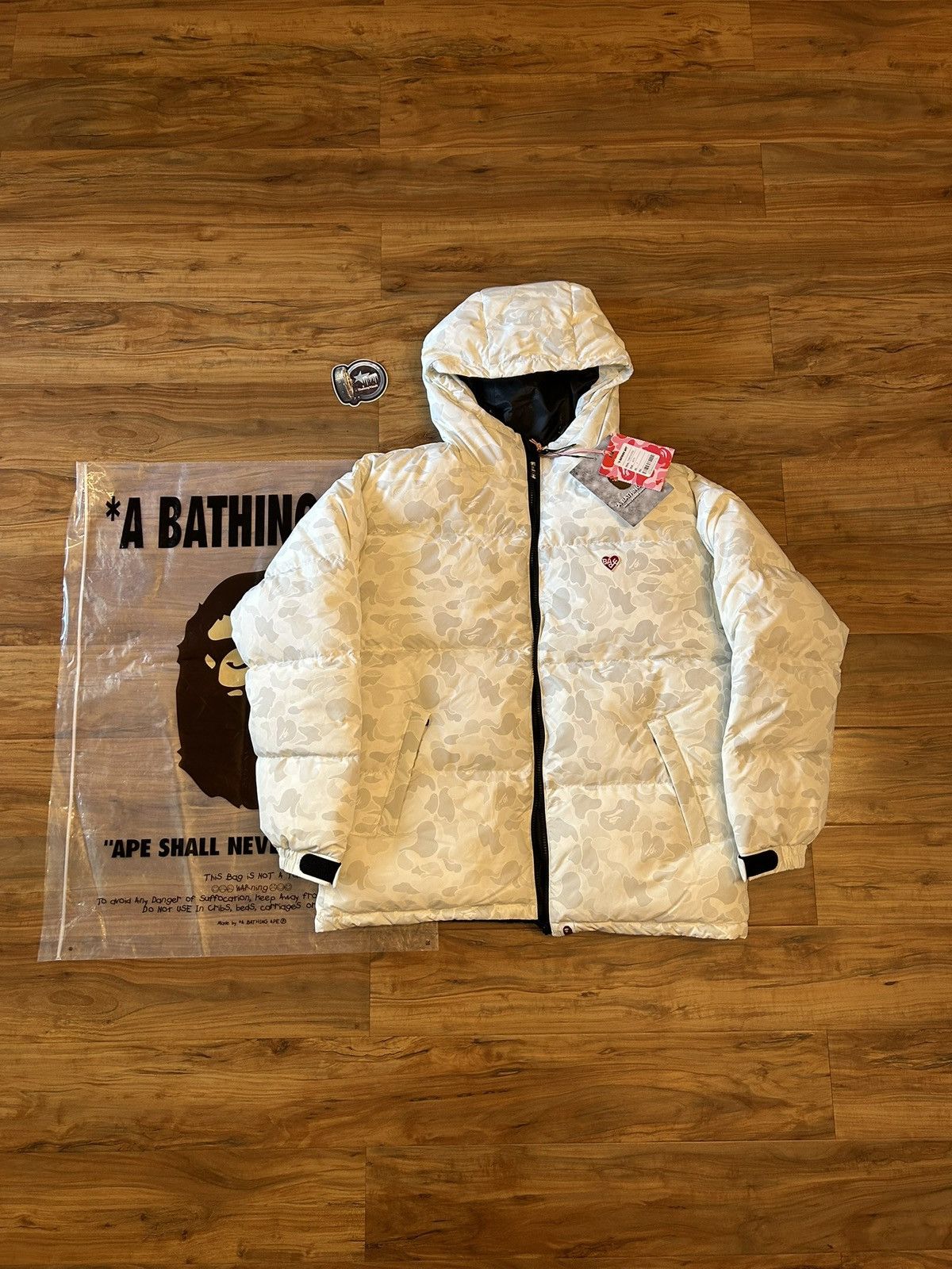Bape NEW Bape Womens Apee White Camo Down Jacket Size S / US 4 / IT 40 - 1 Thumbnail