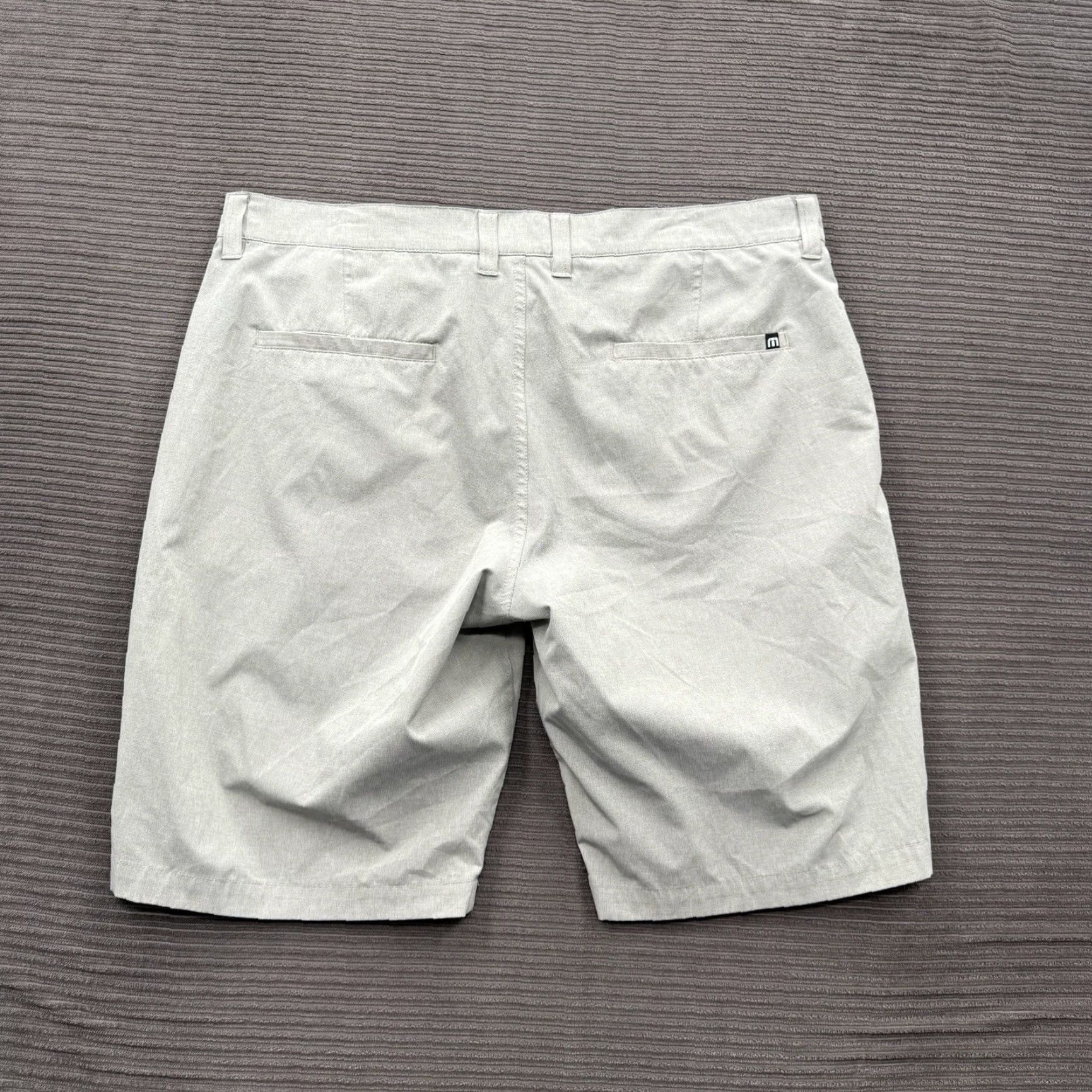 TravisMathew Travis Mathew Shorts Men 36 Brown Flat Front Performance Chino 5-Pocket Athletic Inseam 10" Size US 36 / EU 52 - 2 Thumbnail