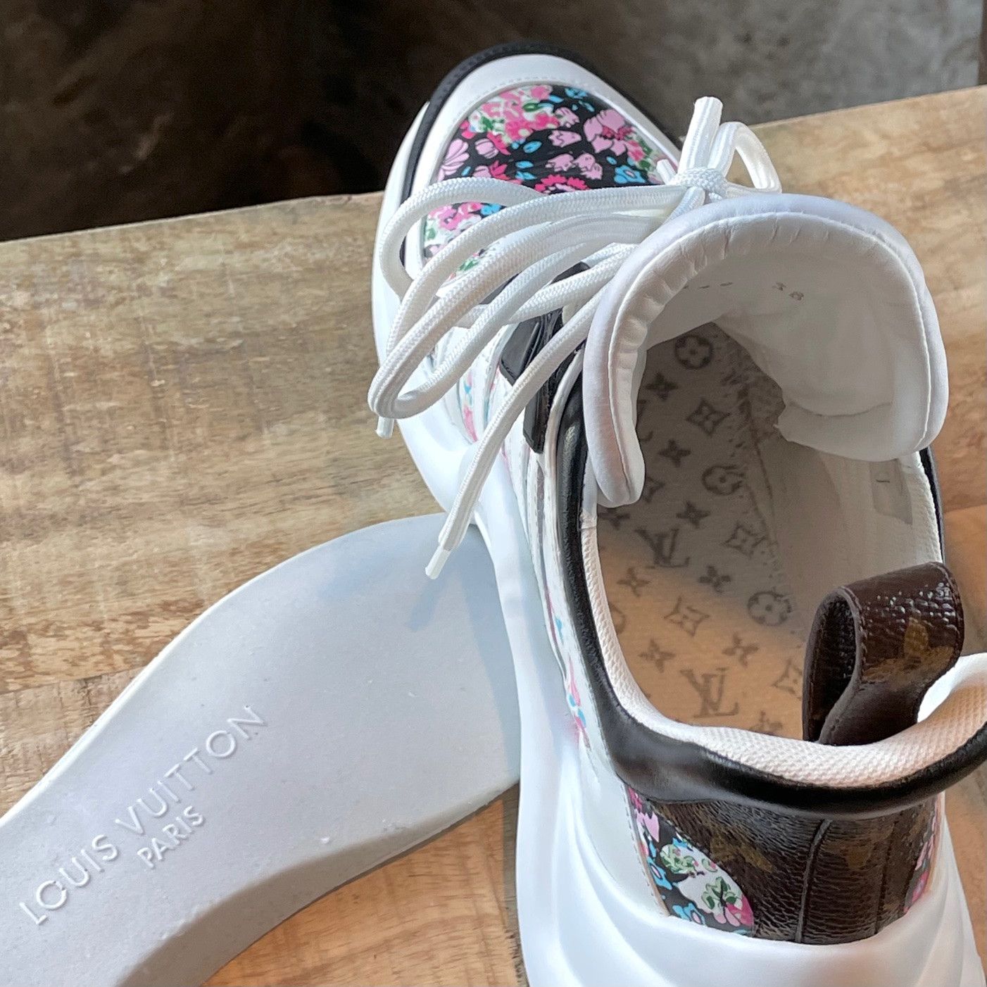 Louis Vuitton Louis Vuitton White Archlight Floral Print Chunky Sneakers Size US 8 / IT 38 - 12 Thumbnail