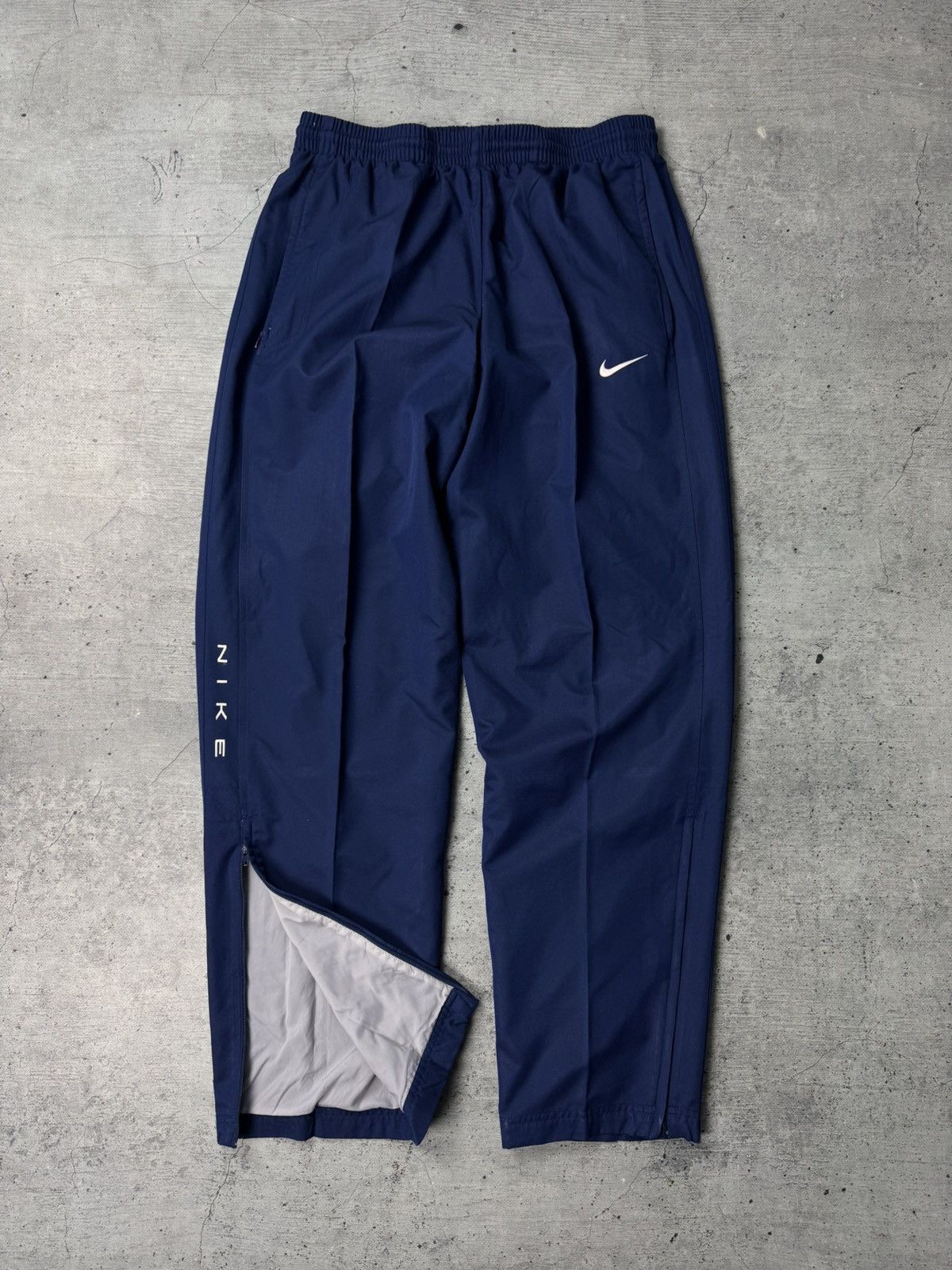 Nike vintage Nike nylon pants tactical streetwear japan Y2K Size US 32 / EU 48 - 1 Thumbnail