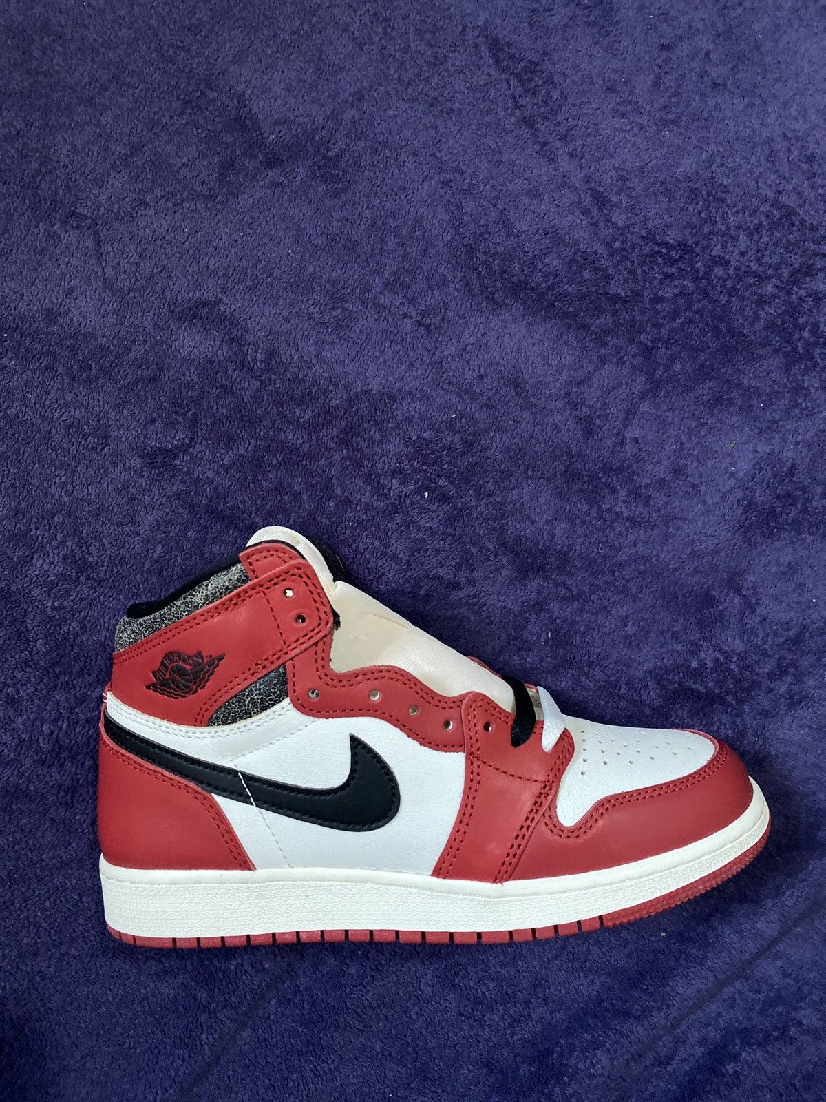 Jordan Brand × Nike Jordan 1 Retro High OG Chicago Lost and Found (GS) Size US 6 / EU 39 - 2 Thumbnail