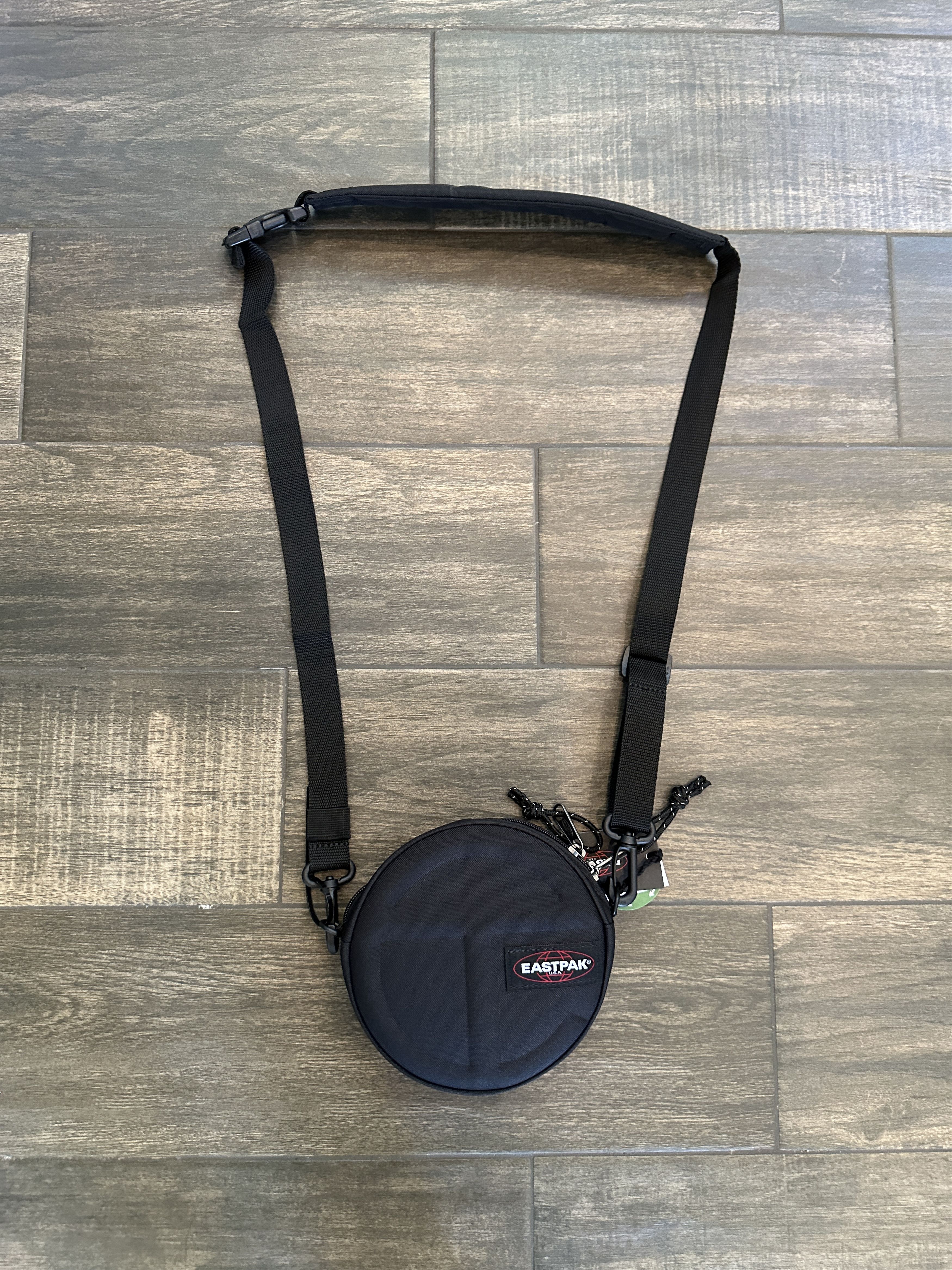 Eastpak circle bag arrived!! (Way cuter than it looked online, I was  nervous!) : r/Telfar