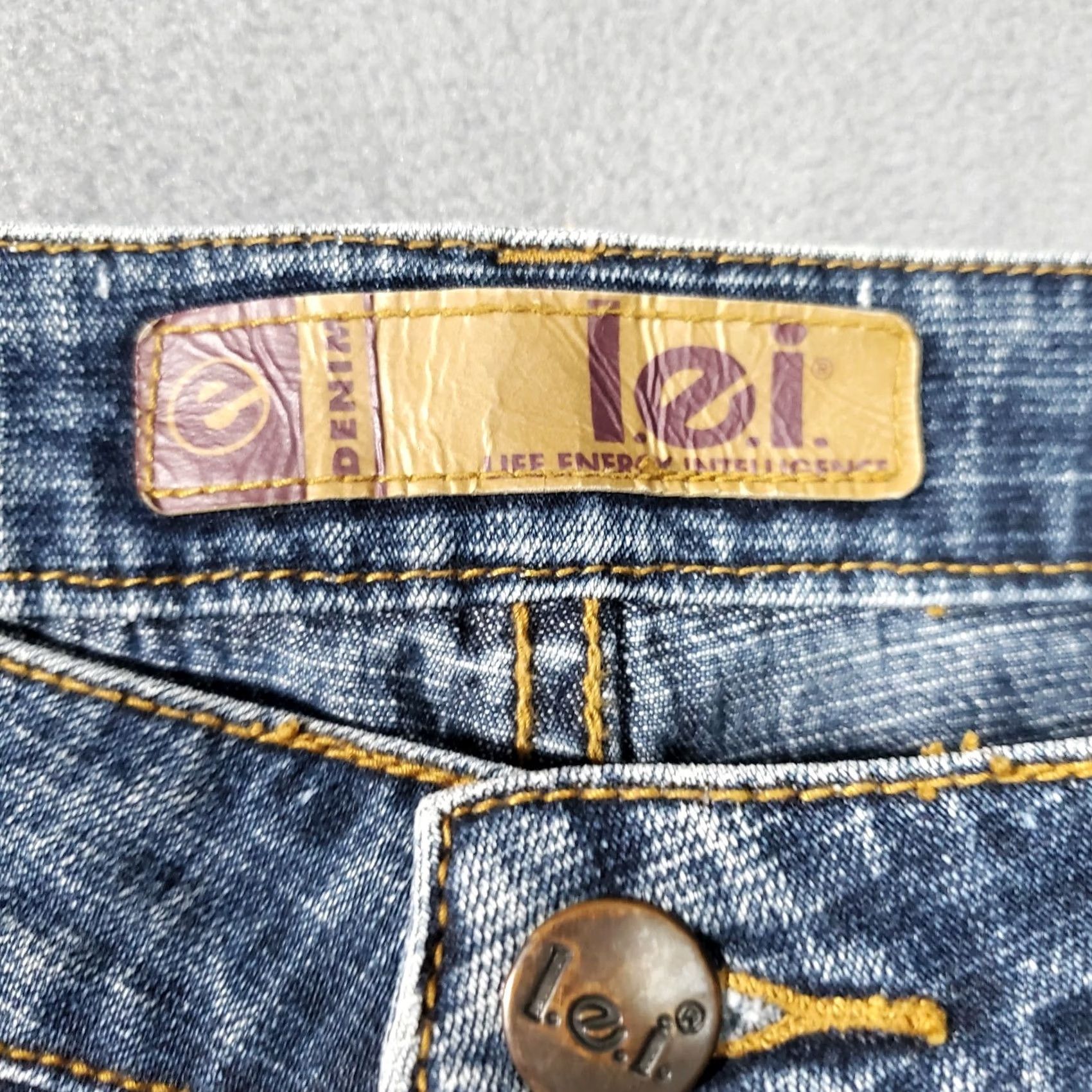 Vintage VINTAGE Lei Jeans Womens Capri Denim 28 X 21.5 Blue Mid Rise Size 5 90s Bohemian Stretch Jeans Womens Size 27" / US 4 / IT 40 - 4 Thumbnail