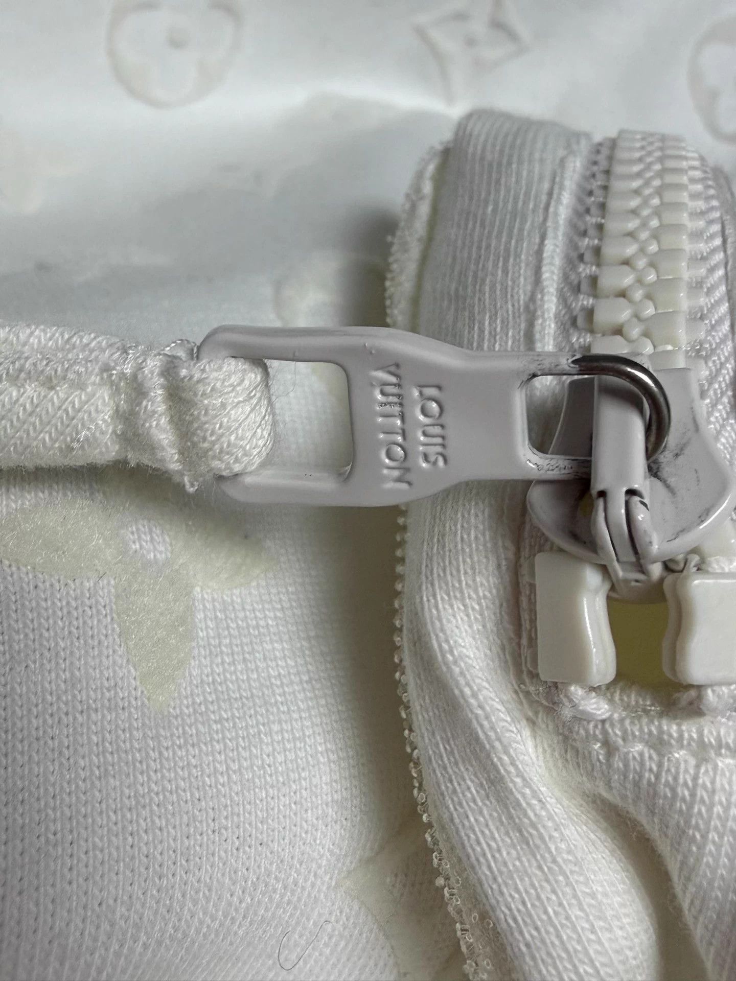 Louis Vuitton LV white flocked monogram short sleeve T-shirt XL Size US XL / EU 56 / 4 - 6 Thumbnail