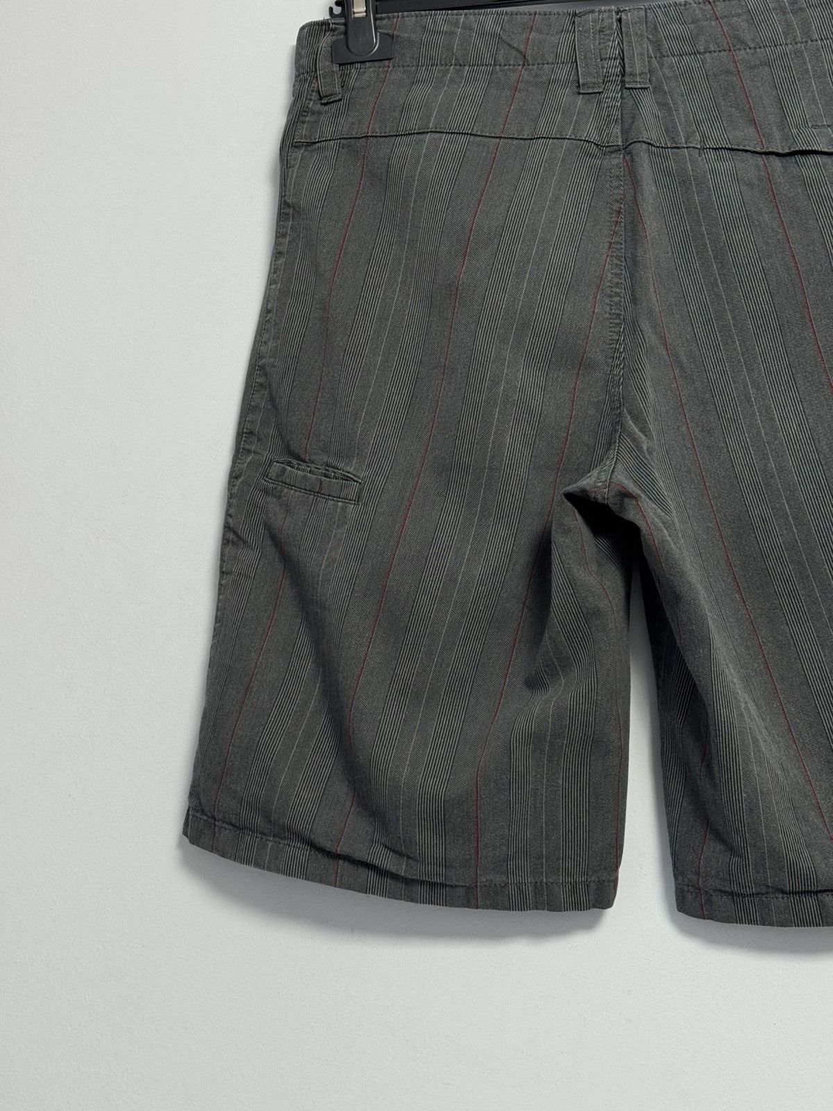 Oakley Oakley Vintage Shorts Y2K Style Hype Size 30" / US 8 / IT 44 - 8 Thumbnail