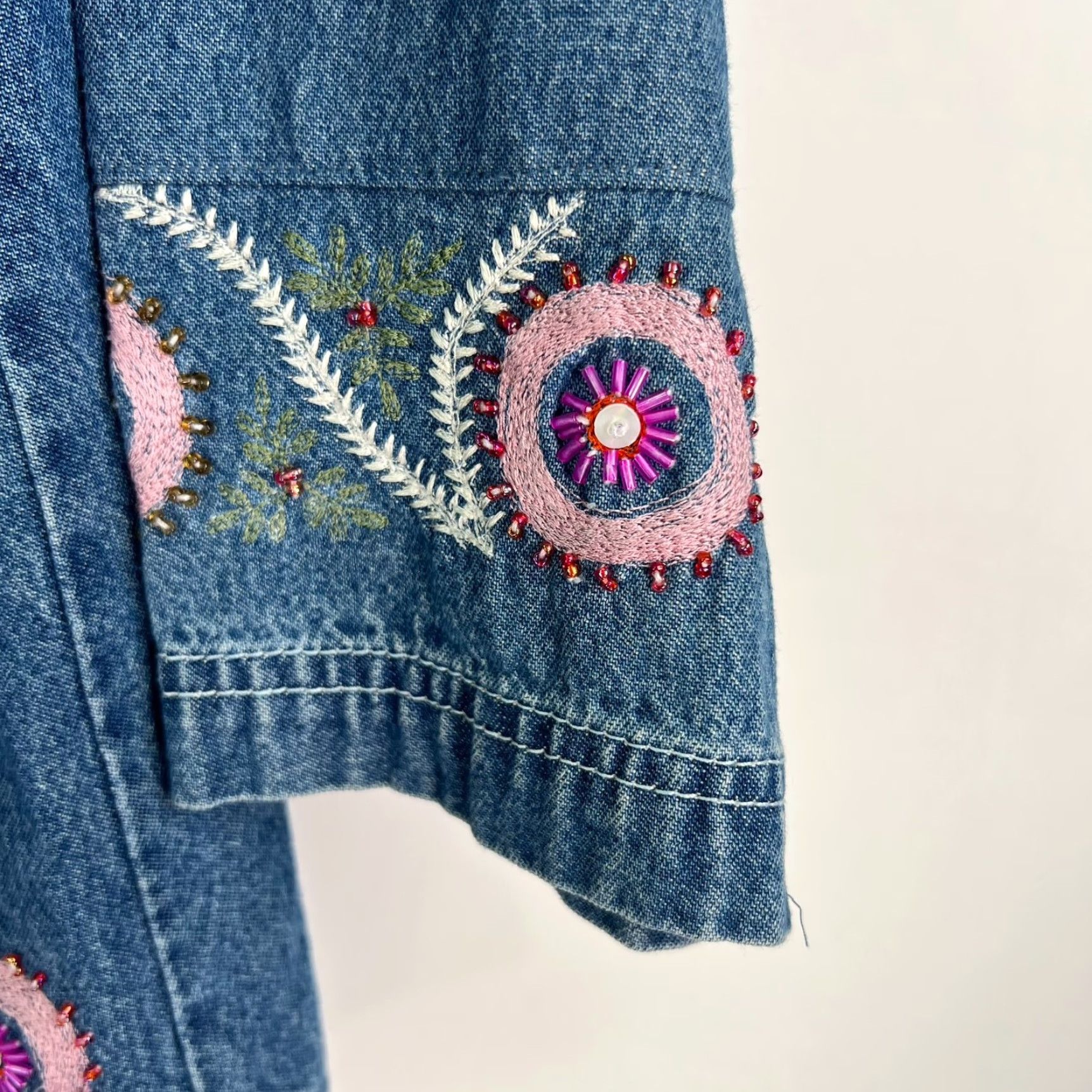 Denime VINTAGE Cervelle Denim Shirt L Womens Light Blue Pink Embroidered 100% Cotton Button-Up Lightweight Womens Size L / US 10 / IT 46 - 2 Thumbnail