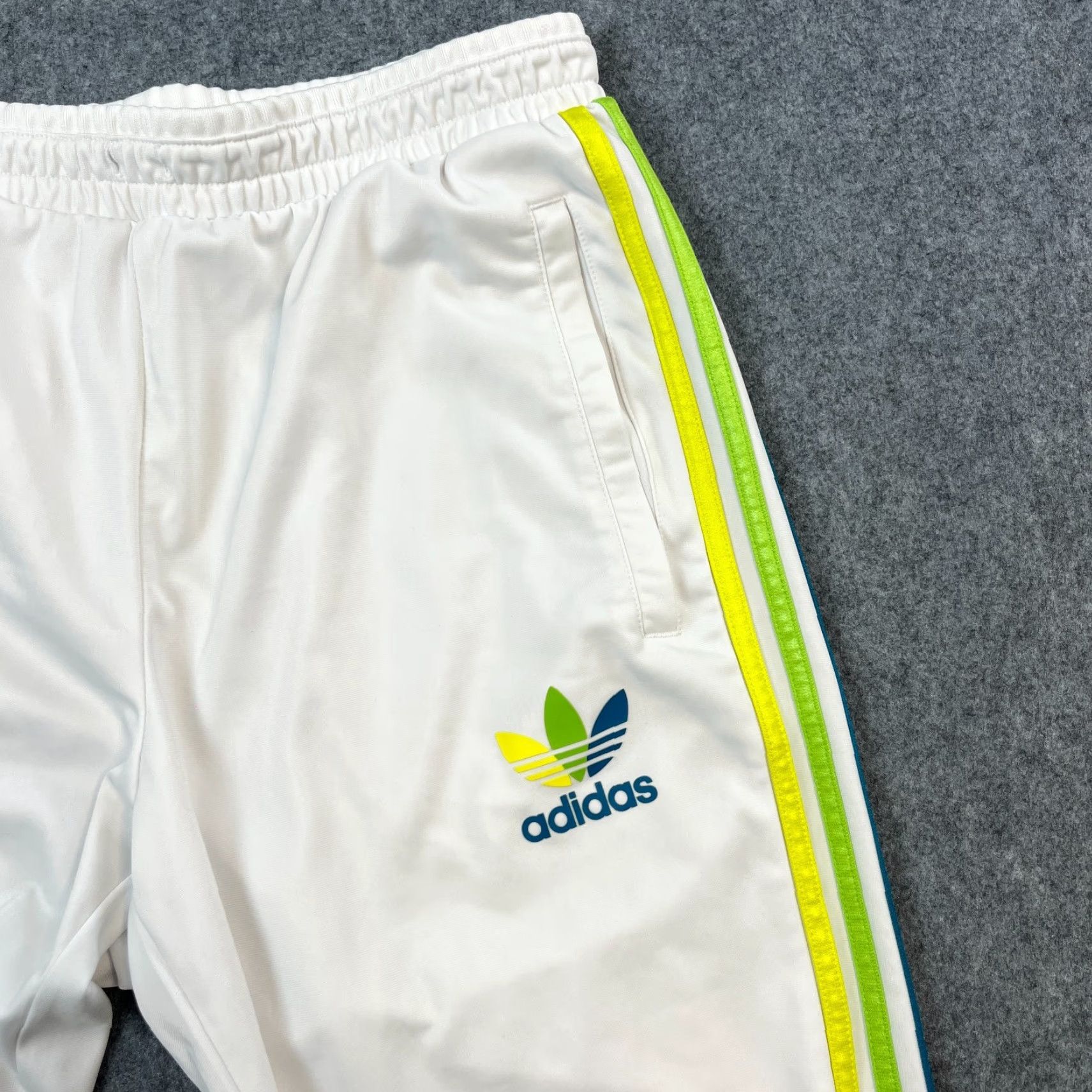 Adidas Adidas Originals Track Pants Mens L White Trefoil Joggers Trousers Gym & Training Pockets Regular Waist 36 in Blended Fabric Polyester Vintage No Size US 33 - 7 Thumbnail