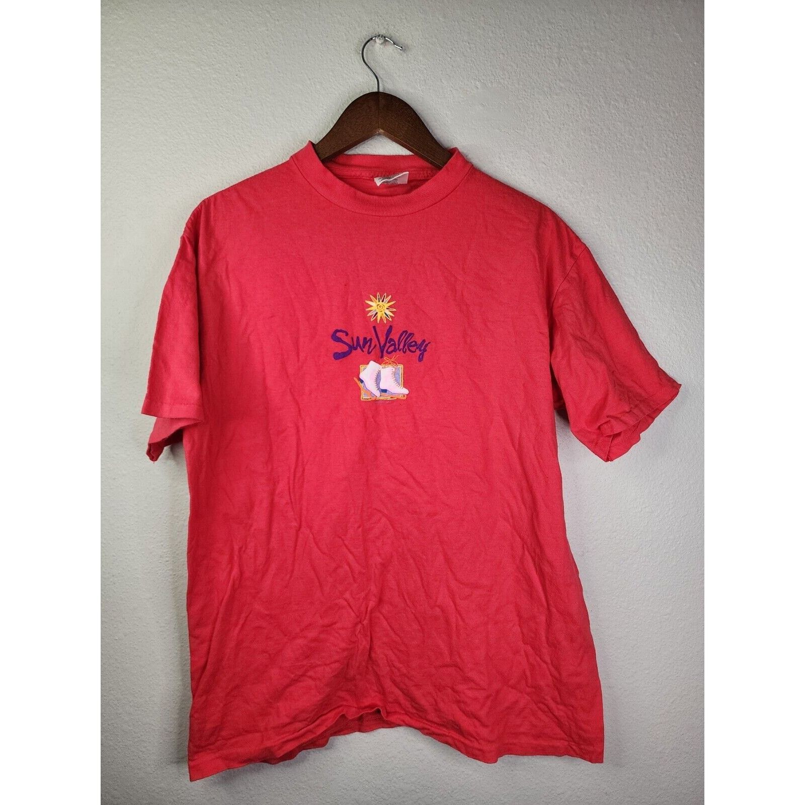 Vintage Vintage Sun Valley Shirt Ice Skate Graphic Red Tee VTG 90s L Size US L / EU 52-54 / 3 - 1 Thumbnail