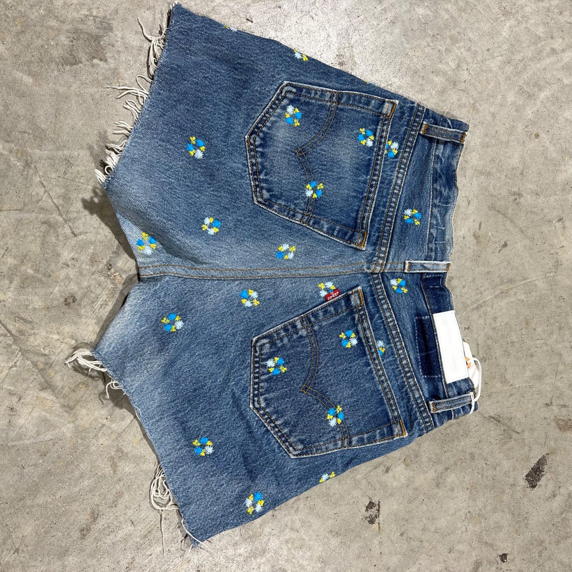 Levi's × RE/DONE NWT RE/DONE x LEVI'S FLORAL SHORTS SZ 25 Size 25" / US 0 / IT 36 - 6 Thumbnail