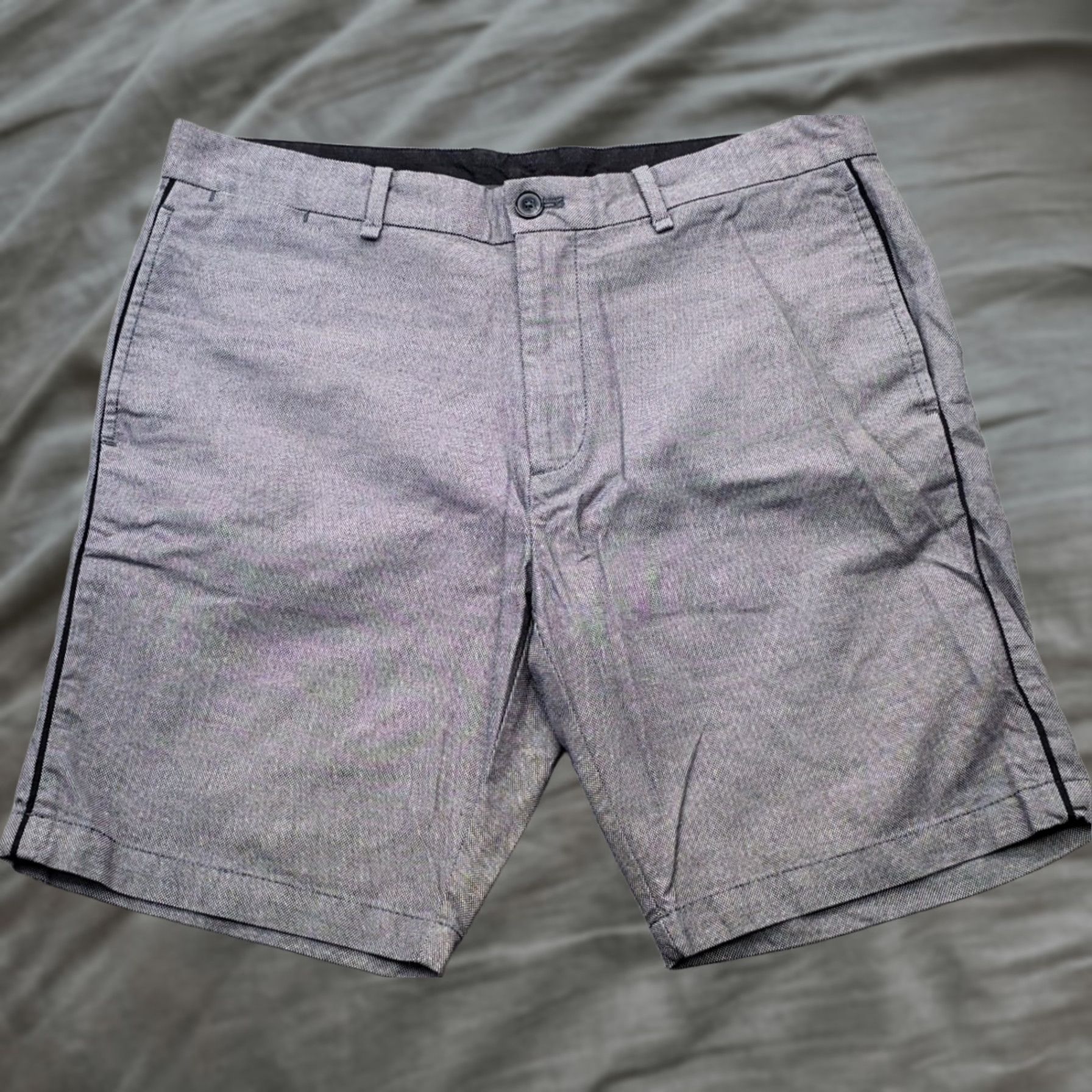 Calvin Klein Calvin Klein Mens Chino Shorts 34 Gray Polka Dot Slash Pocket Shirtless? Size US 34 / EU 50 - 1 Thumbnail