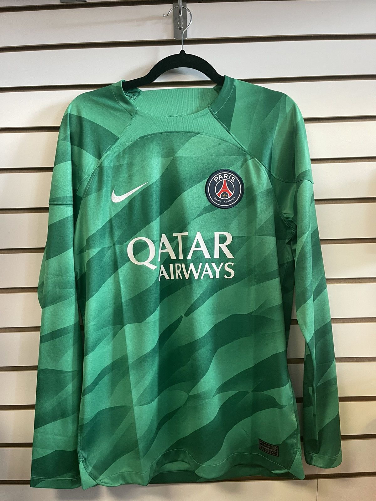 Nike Nike 2023-25 PSG Goalkeeper Jersey Size US M / EU 48-50 / 2 - 1 Thumbnail