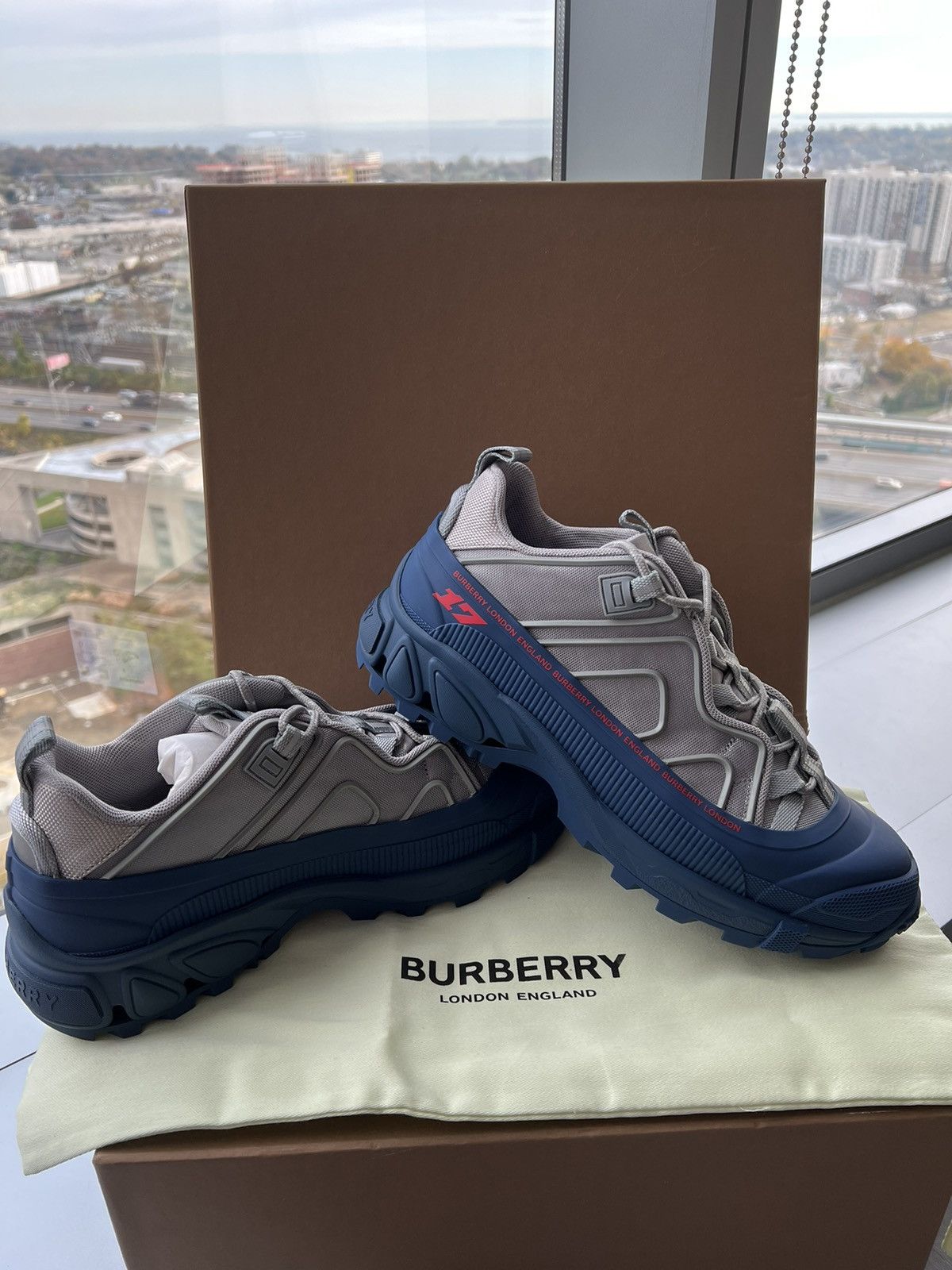 Burberry Arthur Sneakers Burberry Size US 10 / EU 43 - 1 Thumbnail