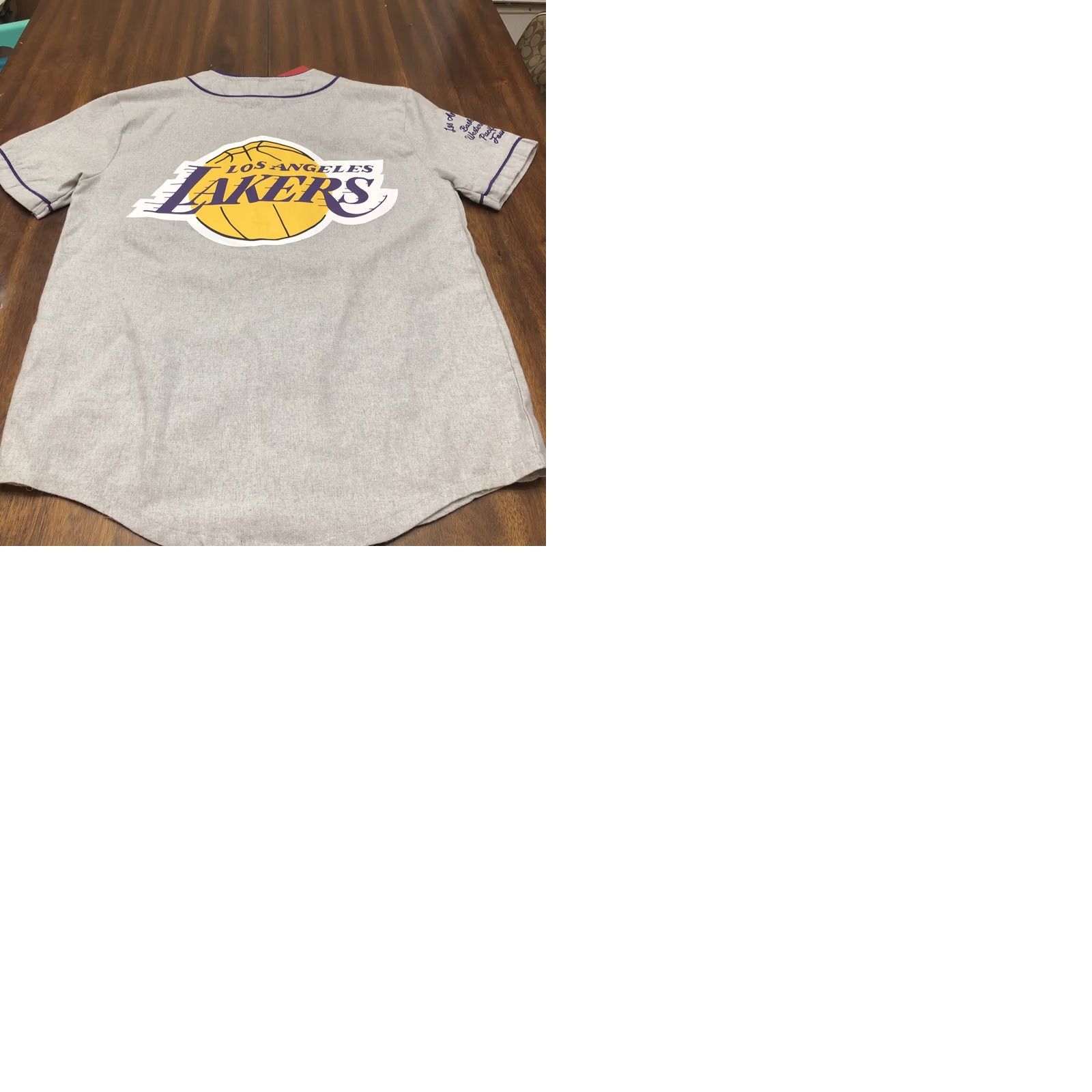 NBA NWT Ultra Game Los Angeles Lakers NBA Baseball Jersey XS Gray Mens size XS Baseball Jersey 41 in Chest 20.5" armpit to armpit 29 in length Size US XS / EU 42 / 0 - 9 Thumbnail