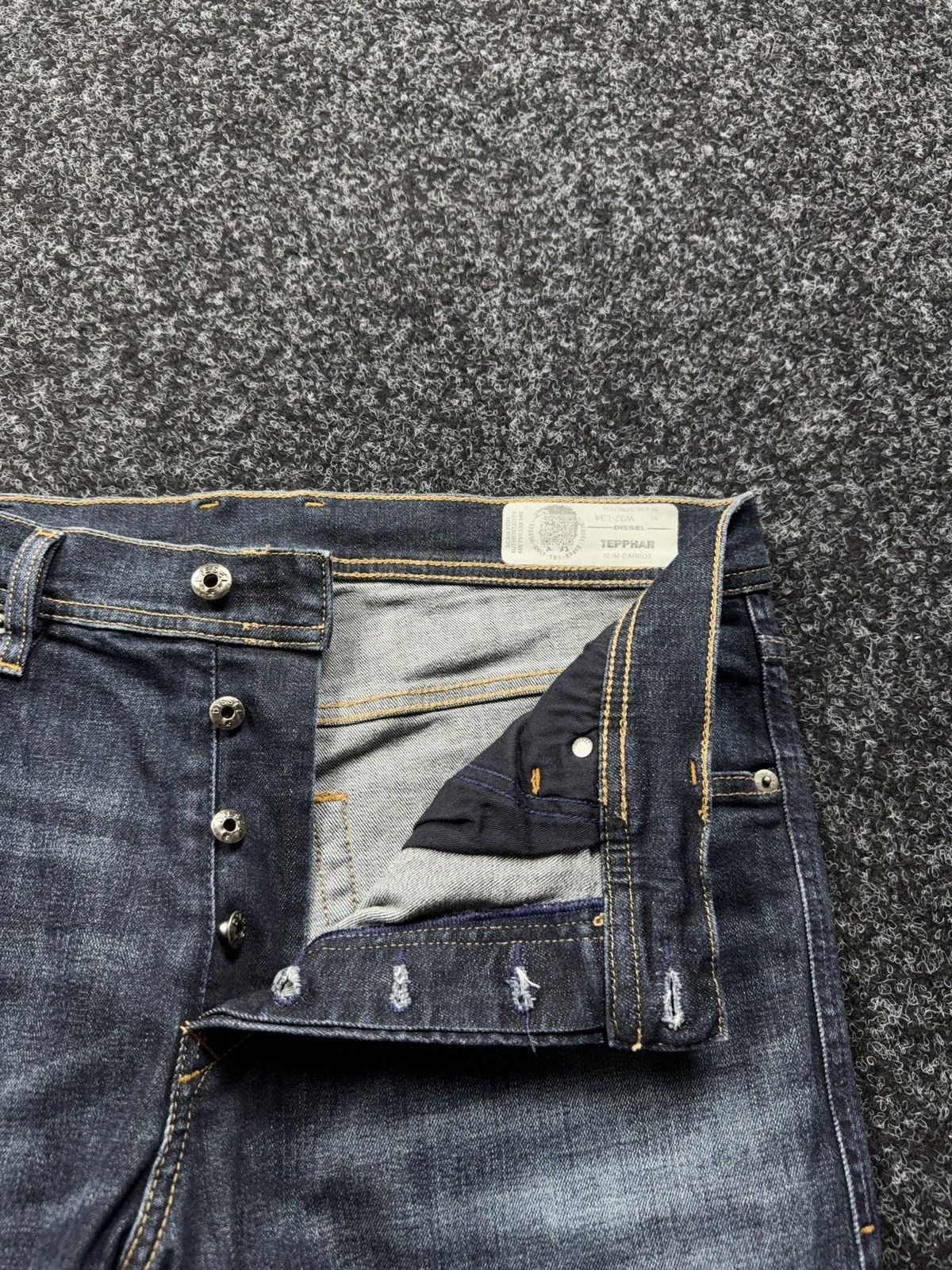 Diesel Luxury 00s Y2K Diesel Tepphar Slim Carrot Faded Wash Jeans Size US 32 / EU 48 - 9 Thumbnail