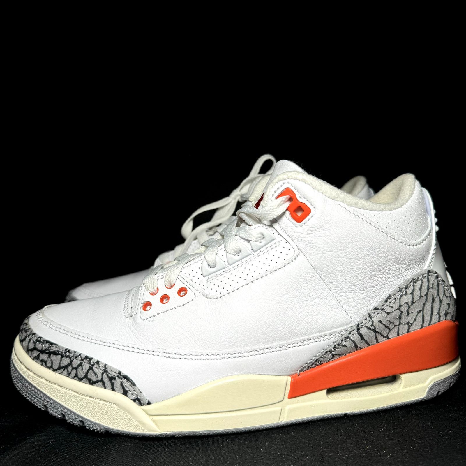 Jordan Brand × Nike Size 9 - Wmns Air Jordan 3 Retro Georgia Peach Women's Shoes Size US 9 / IT 39 - 8 Thumbnail