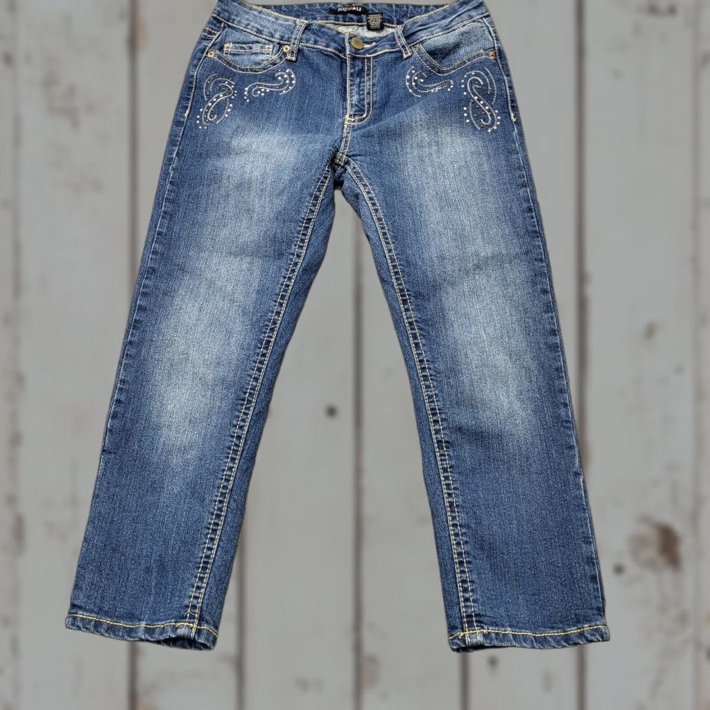 Denime **Roz & Ali Women's Size 8 Blue Denim Crop Jeans Embroidered Bling** User: Roz & Ali Women's Size 8 Blue Denim Crop Jeans Embroidered Bling Size 30" / US 8 / IT 44 - 1 Thumbnail